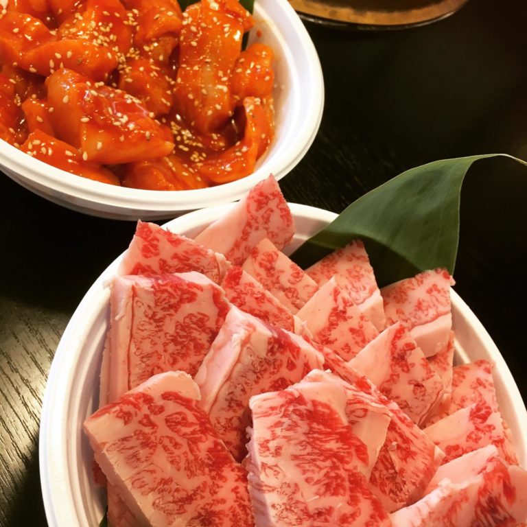 連続投稿失礼します。 椿苑のまるさんです 実はまるさん今日は誕生日です 今日はお気に入りの肉のみのテイクアウトが入り