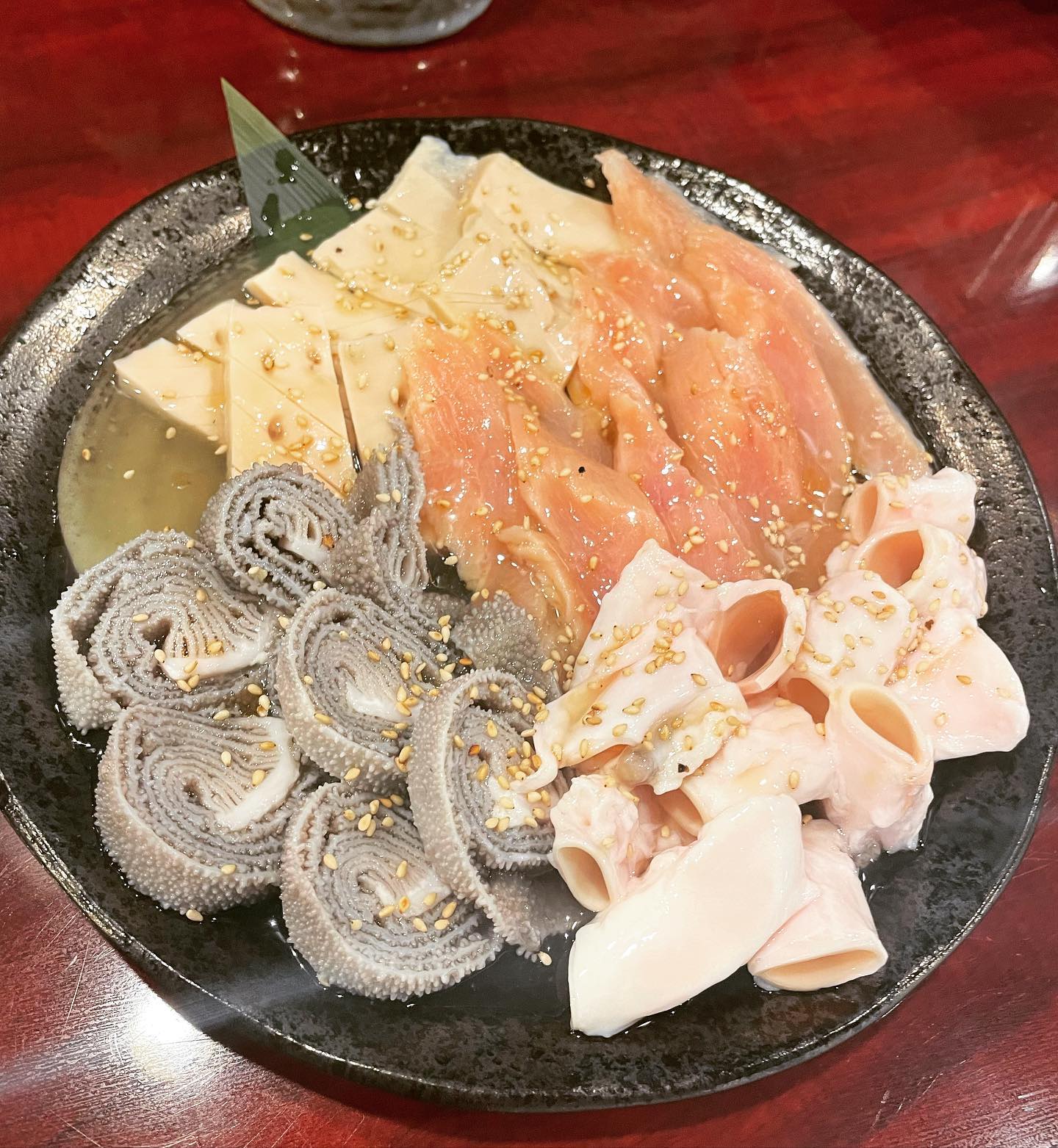 コリコリ系女子
おはようございます️
椿苑のまるさんです
注文時に、おまかせでとかホルモンください️
ってのが一番困る🤔️
何が好きか解らんし、ホルモンも特徴が全然違うし
先日は明確
コリコリ系色々ください️
こうゆうの凄く好き
センマイ ミノ タケノコ ハツモトを塩ダレで
食感好きな方は、コリコリ系ってお伝え頂ければ色々ご案内致します
