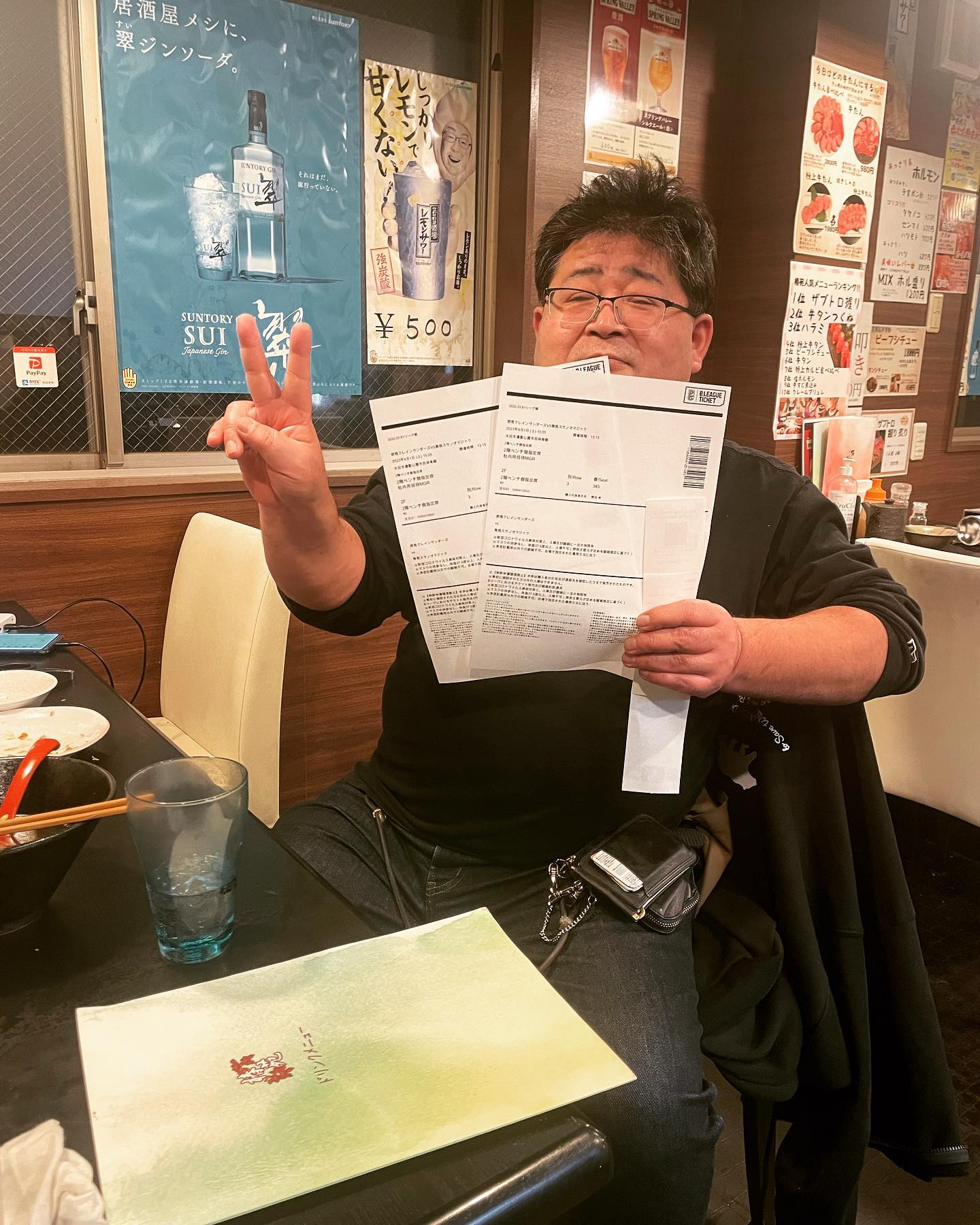 ガラポン終了️

こんにちは️
椿苑のまるさんです

３／２５．２６
４／１．２
のペア15組30名様の観戦チケットの配布が終わりました

初めて行かれる方もいて
サンダーズのファンがまた増えたら嬉しいです