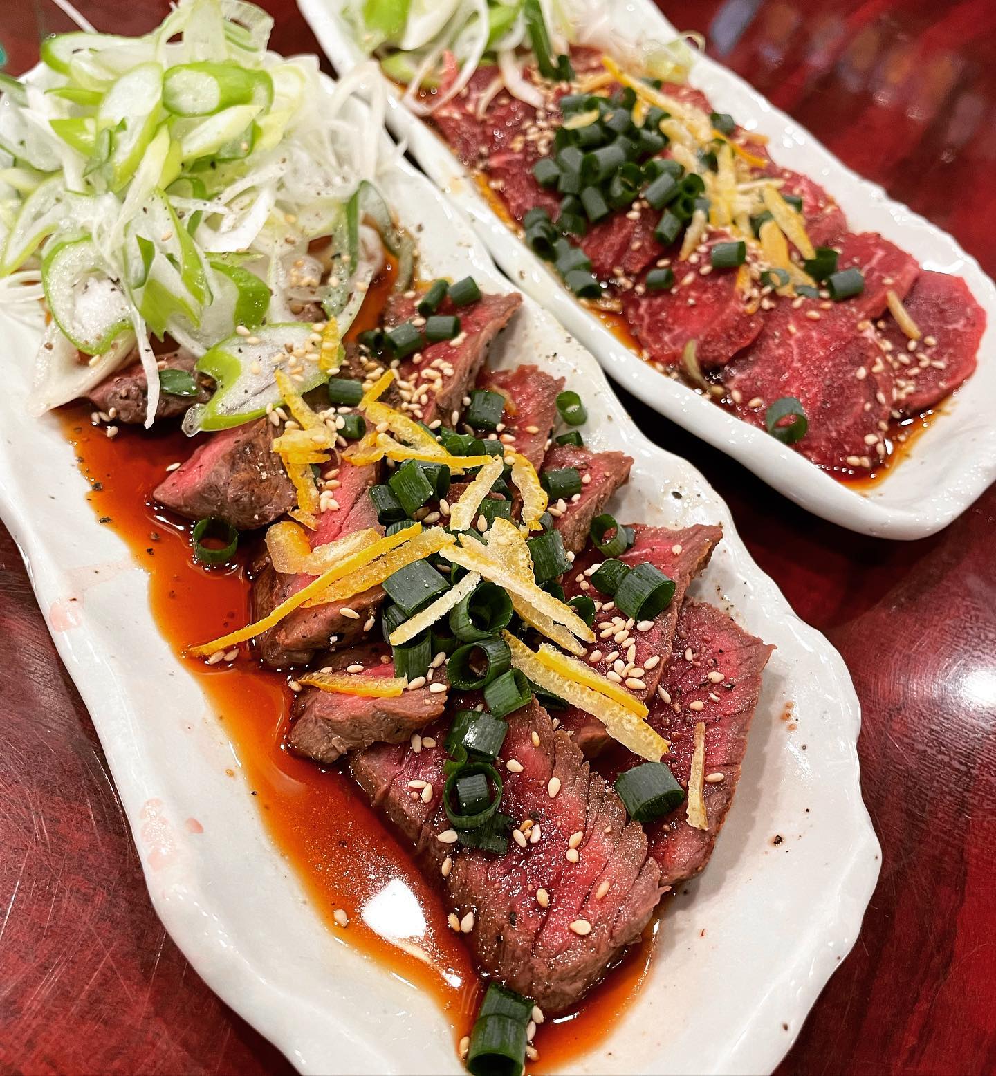 叩く️叩かない🤔️
いやいやどっちもです笑
こんにちは️
椿苑のまるさんです
昨日は、若い肉好き常連様が️生から焼きから料理から〆まで
すげー量食べてくださいました
タンから始まり
ビーフシチューを挟み
冷麺 茶漬けまで
大変良く食べました
またフードファイトお待ちしております