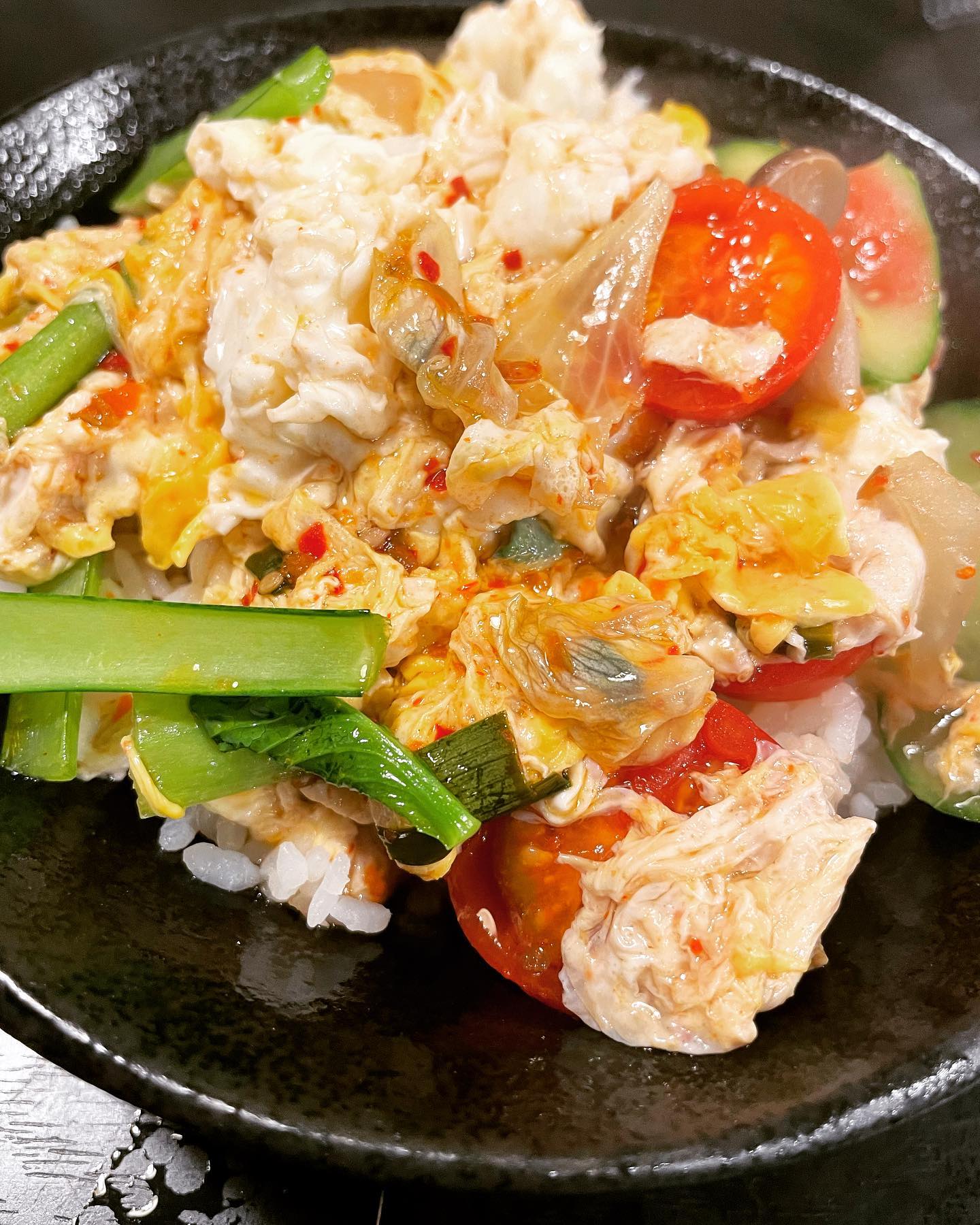 季節野菜の卵とじ丼🥰
こんにちは️
椿苑のまるさんです
タンしゃぶ 冷麺がよく出るようになり
出汁と 冷麺野菜を卵とじしてみたら
食欲ない時でもパクパク食べれた
キムチペーストと出汁卵の組み合わせもありですねー
キムチペーストユーザーの方はお試しください
今週は
今日金曜日 空きあります
土曜日満席
日曜日休み
となります。
GW期間は毎日営業致しますので、ご予約 御来店お待ちしております