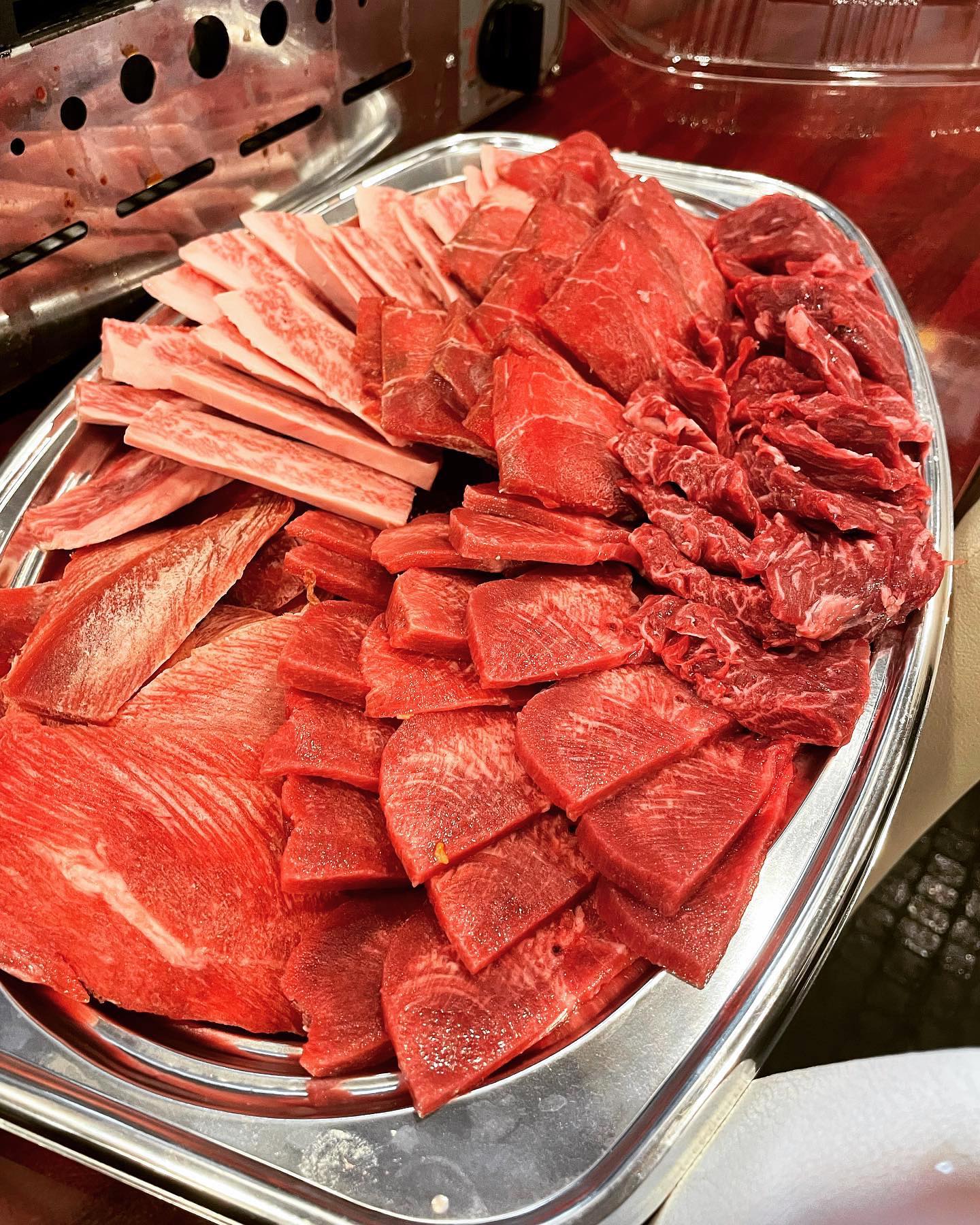 ＧＷはBBQ🥰

こんにちは️
椿苑のまるさんです

ＧＷは年間で一番テイクアウト焼肉の注文が増える時期です

暖かくなりBBQ日和️
仲間と家族と

屋外で気持ちよくBBQサイコーですね

単品 ご予算 ご希望ありましたら、お気軽にお問い合わせ下さい

ＧＷ期間は4/30（日）がお休み

それ以外は、5/4木曜日も休まず営業致します。

御来店予定のお客様
ご予約お待ちしております