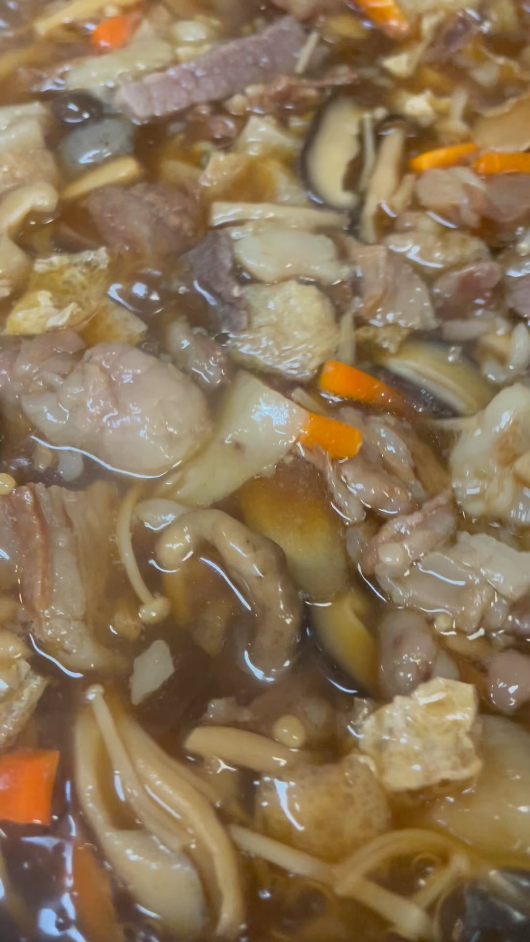 明日31(金)

焼肉屋さんの炊き込みご飯
11種類の具沢山🥰
並盛700円 特盛1000円

カルビクッパの素🌶 
30品目入 食べるスープ
1パック 1000円

販売致します。

お渡し14時～になります

是非ご利用ください