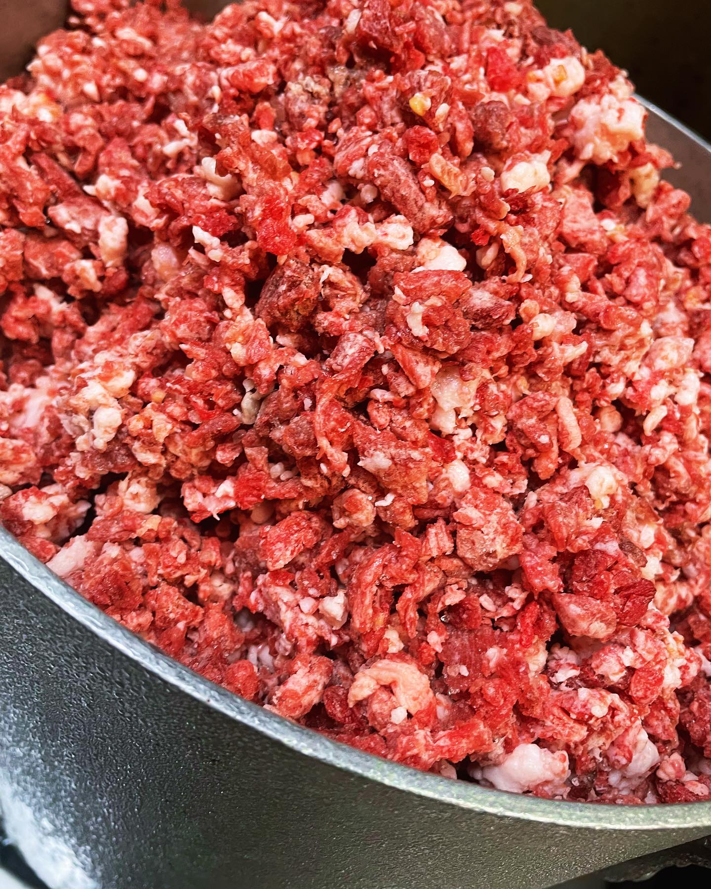 連休明け やっとヘビーな仕込み出来るので
昨日は鶏肉 豚肉 牛タンミンチを20キロ
永遠に昼間やってました
今日牛タンつくねに仕上がります
出来たてご希望の方はご連絡ください
かぶりつく肉玉
濃厚鶏出汁が美味い
椿苑名物️牛タンつくね
まだ食べた事ない方も是非お試しください