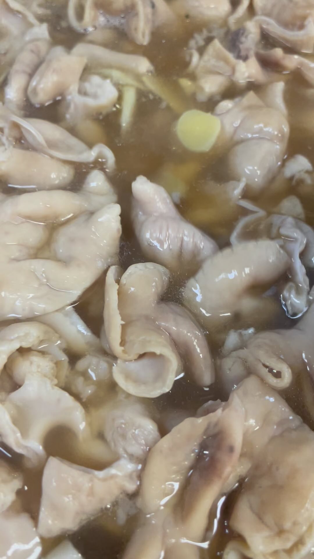 今日塩もつ煮込み仕込みます

夕飯やお酒のアテに是非ご利用ください