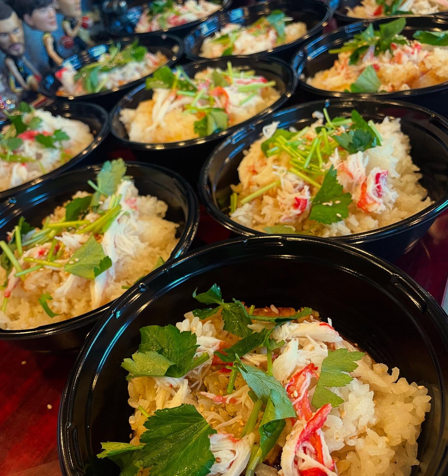 蟹🦀出汁飯
カニ増量🥰
明日1/8(水)販売致します

1パック800円

限定10パックとなります

ご希望の方はDMください

お渡し15時～となります。