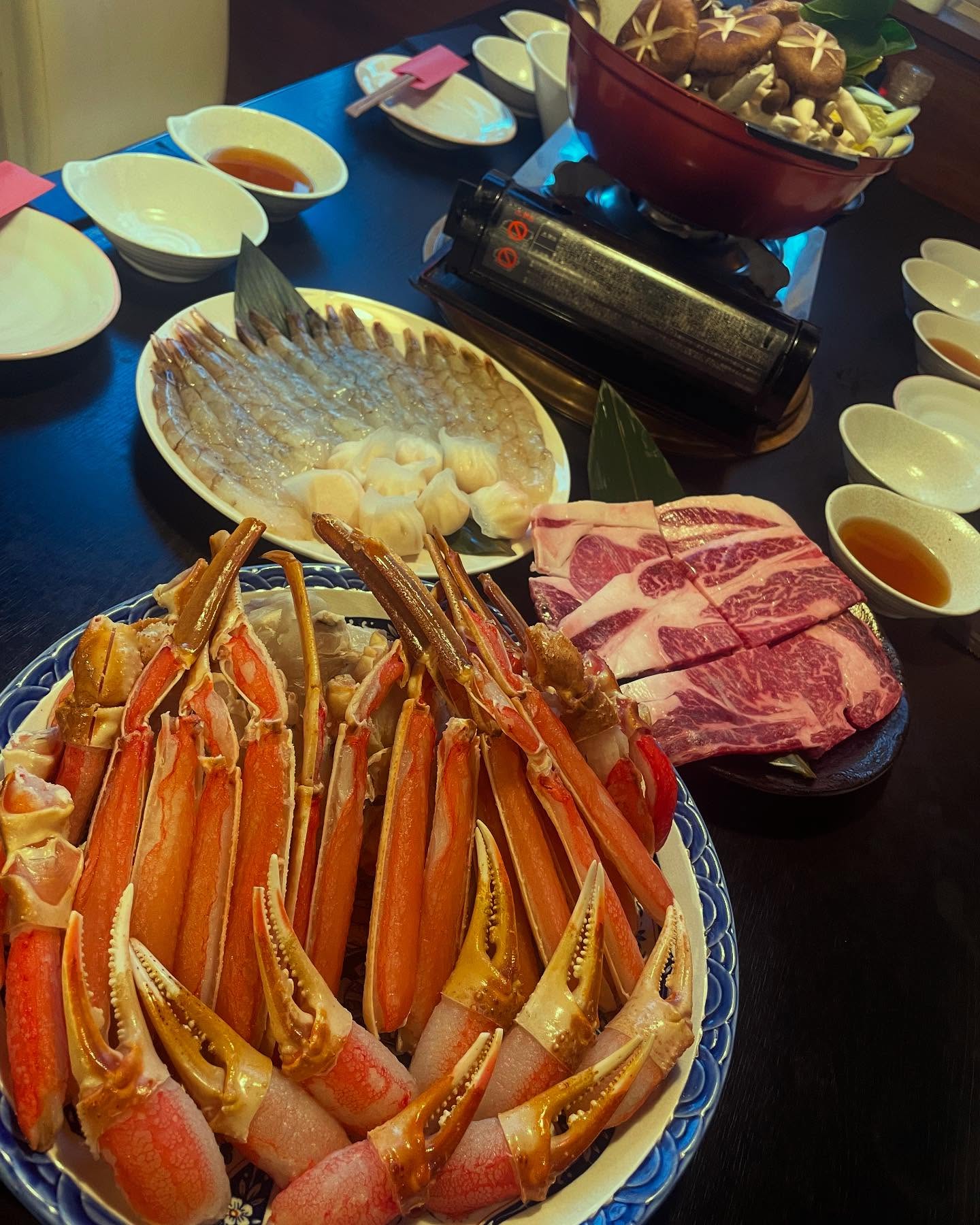 蟹🦀海老🦐リブロース🐃
の豪華接待

ゆっくり楽しんで会話も盛り上がり
大満足して頂けました

寒さまして来て、鍋予約増えています🥰

焼かない椿苑もご予約お待ちしております