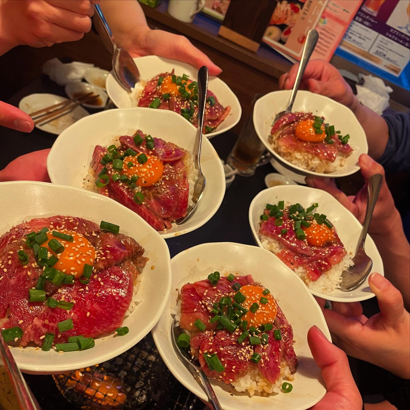 昨日は久しぶりの肉好き常連様のご来店

色々10種類以上お肉食べ比べて頂き
最後はザブトンTKGで乾杯

楽しんで頂けて嬉しかったです