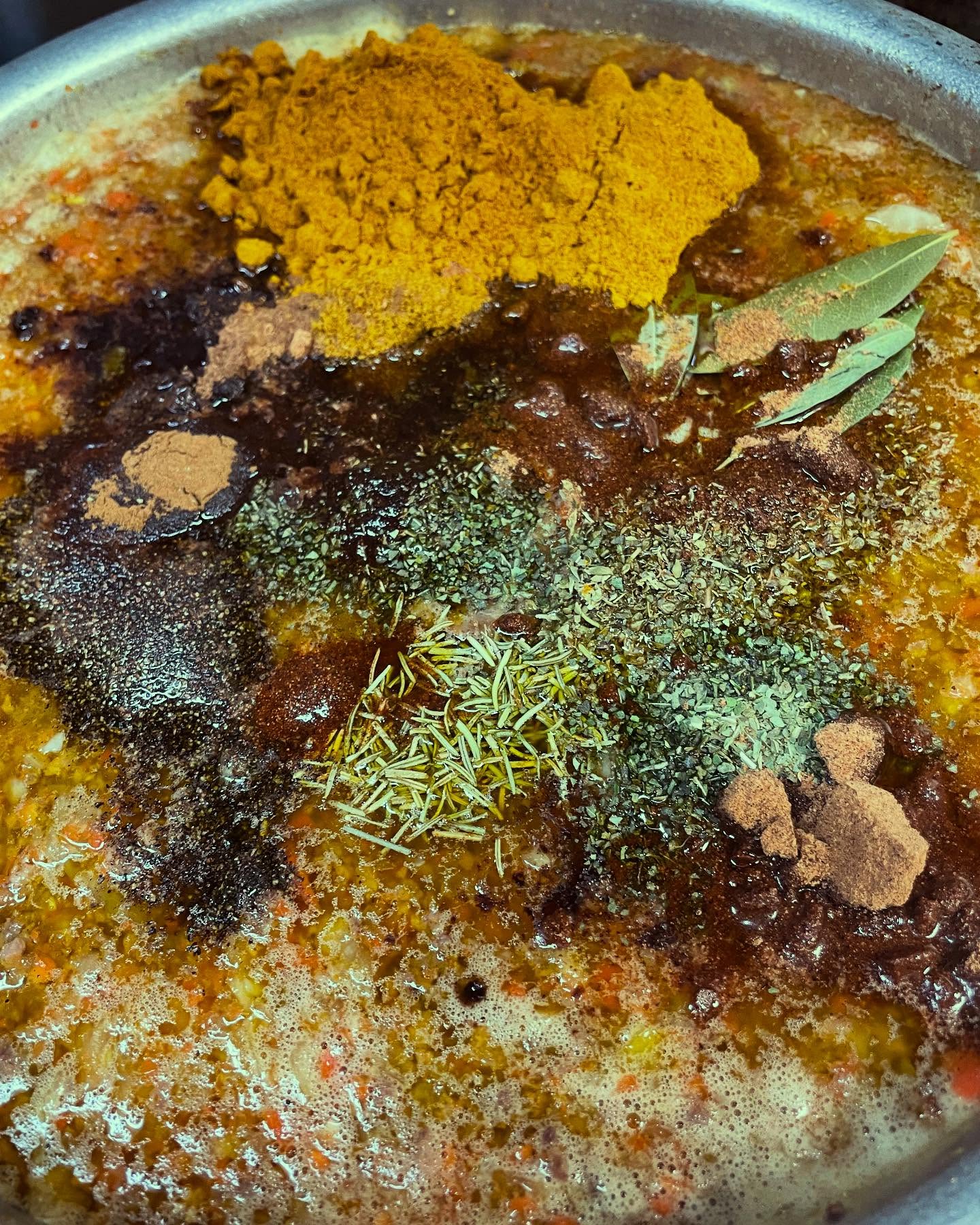 牛タンミンチ🥰
キーマカレー

リピーター様が多い
肉と野菜の無加水 スパイシーな
旨味たっぷりのキーマカレーです

こちらは、テイクアウト限定メニューとなります

お肉たっぷりのミートソースカレー

パスタ ドリア パン ご飯に

色々なお料理にご使用頂けます
是非ご利用ください