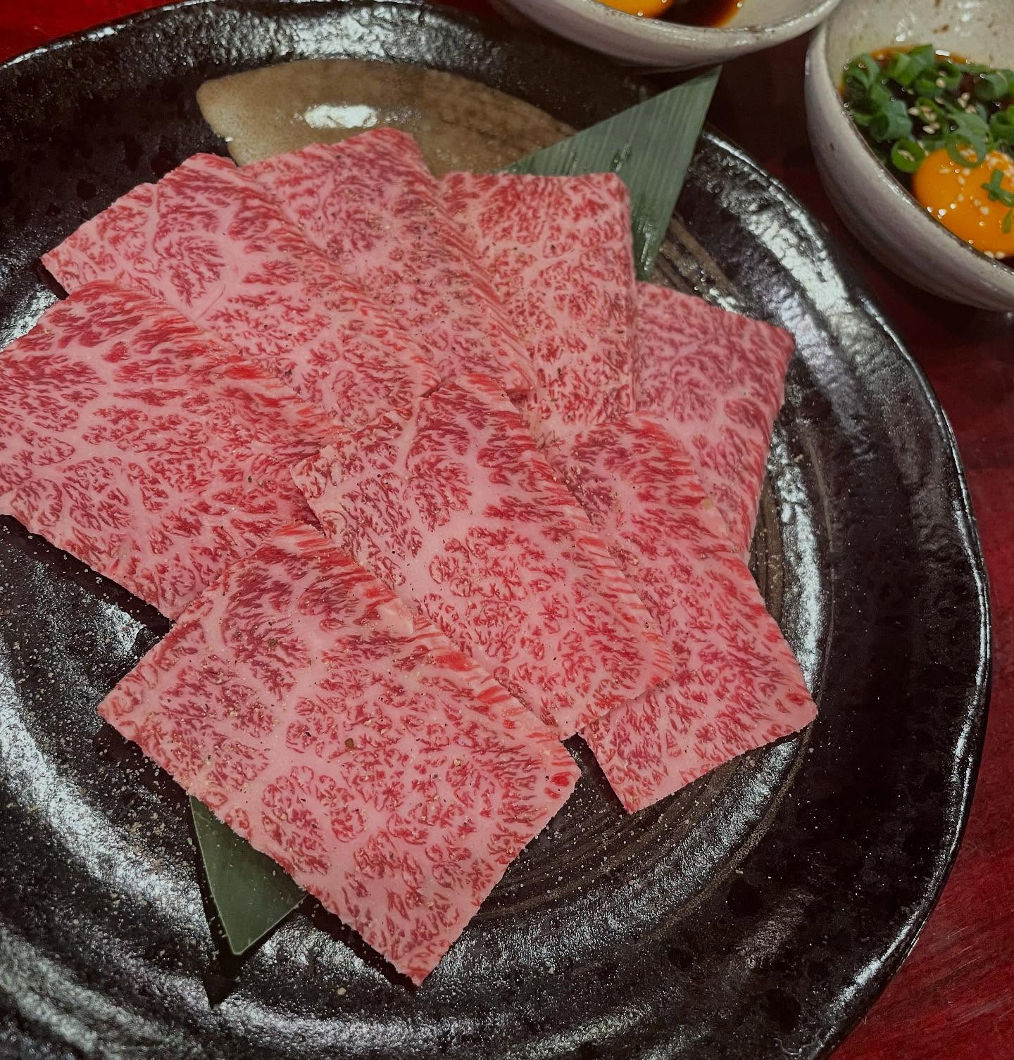 ザブトンが人気です🥰

サッとあたためて
出汁醤油と卵黄絡めて食べたら
ご飯止まらない

是非是非お試しください

本日は、早くからのご予約入っているため
15時～オープン致します

ご来店お待ちしております