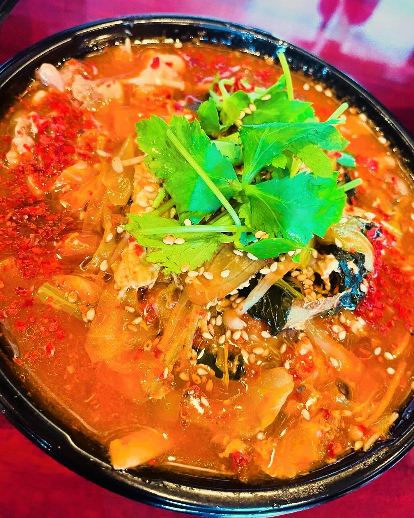 今日 明日販売します

急にまた寒くて
まるさんも体調崩しかけました

あったかくして風邪ひかないようにしてください

スンドゥブチゲ🌶 800円
海老 アサリの出汁を使った旨味たっぷり豆腐チゲ

カルビクッパの素🌶🌶 1000円
やさいや牛肉 約20種類の具材の
具沢山食べるスープ
クッパやラーメン そのままおつまみにもどうぞ🥰