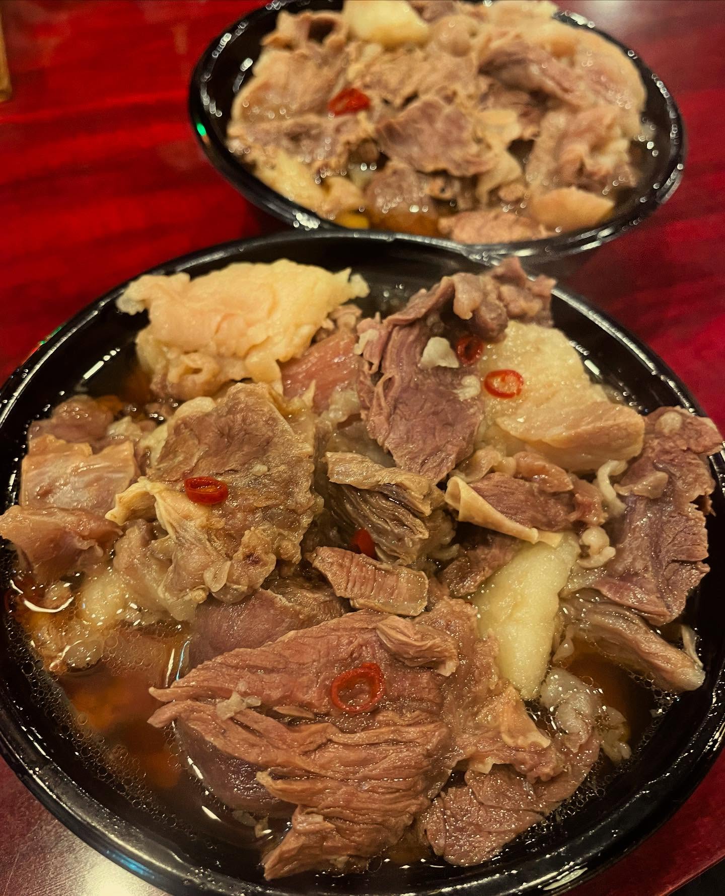 8種牛肉の牛すじ煮込み好評です

今日まで冷蔵でお渡し可能です
夕飯のお供に是非ご利用ください

タン祭りの事前予約も受付中です
牛タン残りわずかとなっていますので、ご希望の方はお早めにε=ε=ε=((( つ•̀ω•́)つ