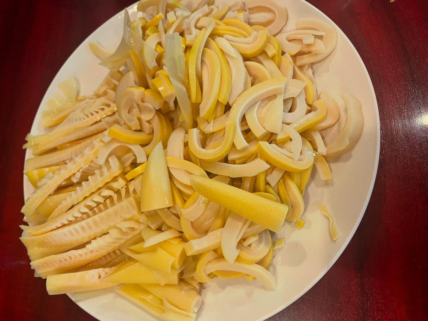 明日5/7(水)
筍ご飯販売します

筍好きな方は是非

10パック限定️
1パック500円にて

筍頂いたので、沢山入れて作りますよ
春の味覚を是非