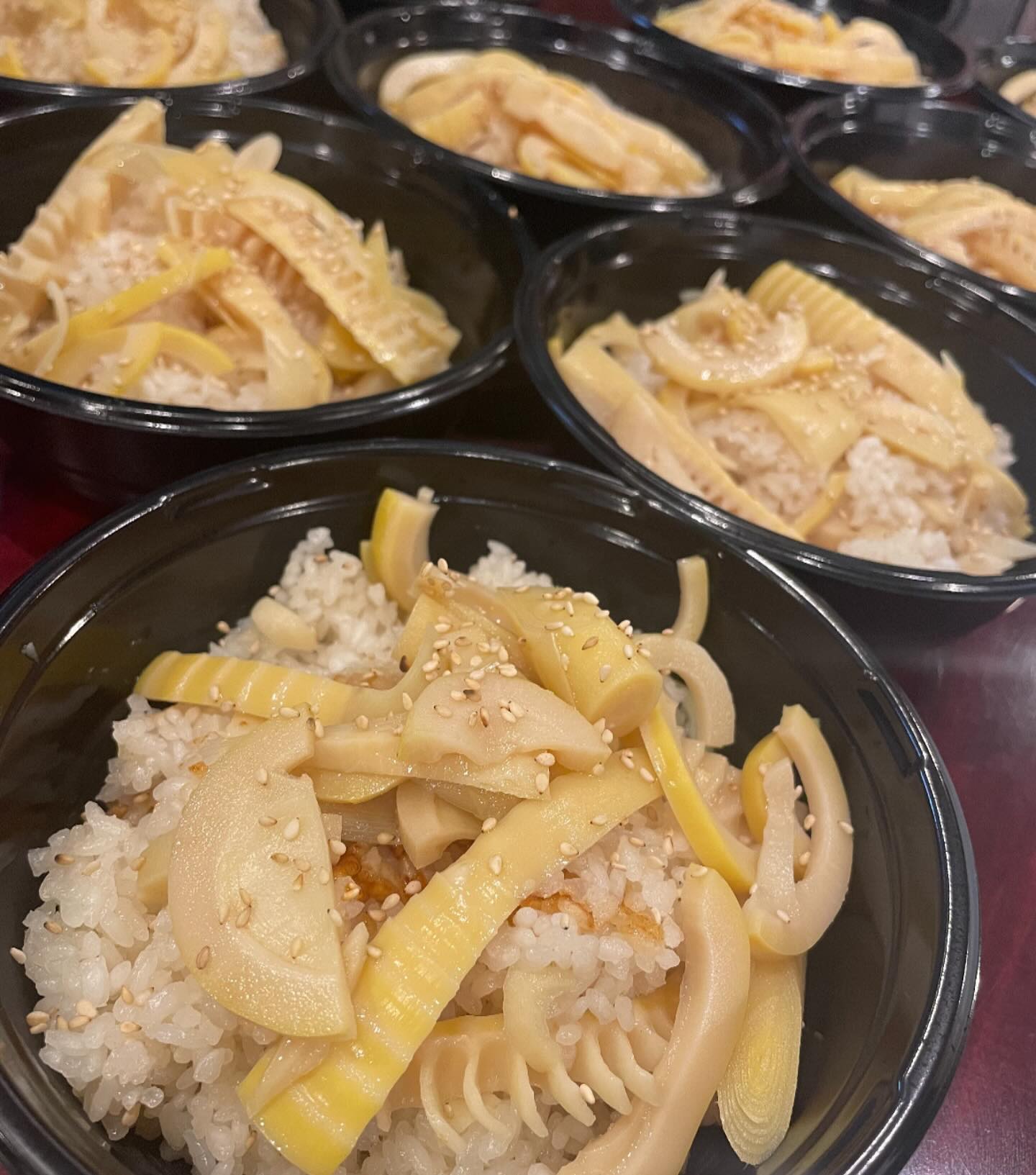 筍ご飯500円

残り5つ！

5/7(水) 14時～お渡しです