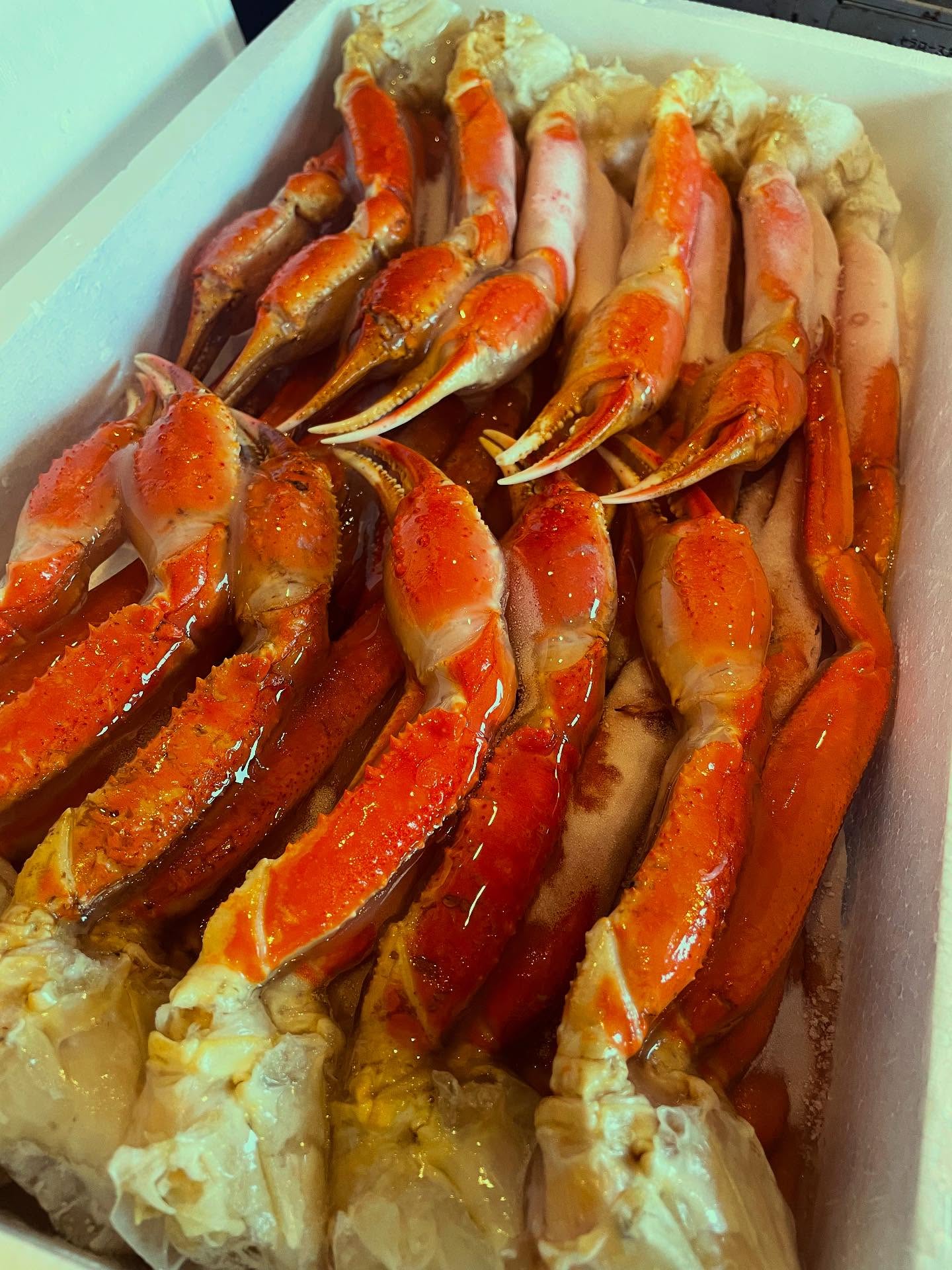 昨日は蟹🦀料理のリクエストあり、釜揚げでは無く、出汁で味染み込ませた🦀
を召し上がって頂きました

夜のBARから🥃
昼間に転職した2人の若者にも会えて

元気に活躍してるのが嬉しかったです

明日はこの美味しい出汁を使った🥰
蟹飯🦀販売予定です