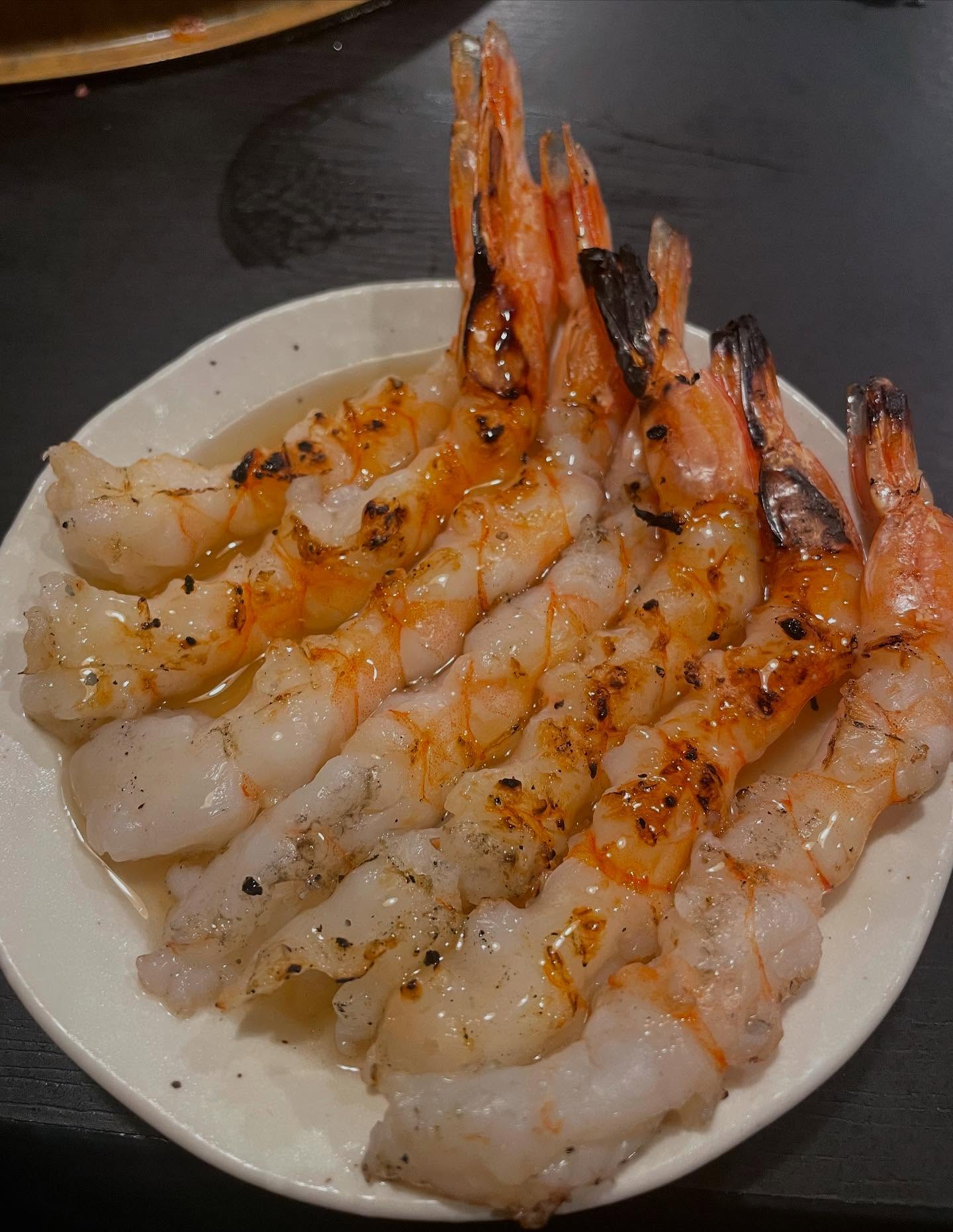 焼き海老🦐ツマミに呑む

最近海老が出てます

酒塩焼きにして 更に塩🧂や塩ダレでおつまみにする方が急増中

後半のツマミのエースになりつつあります

みなさんも焼いて見てください