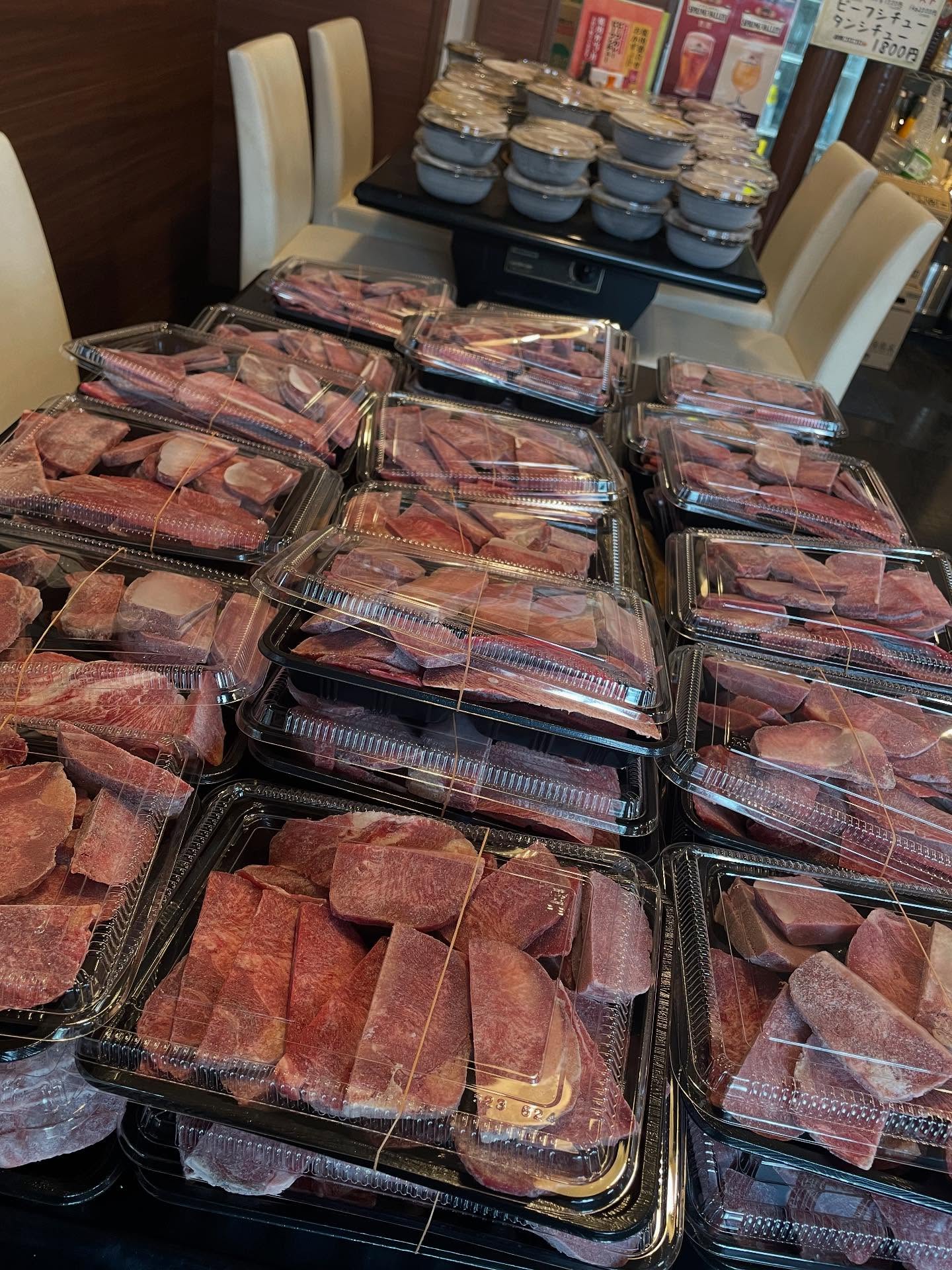 本日 タン祭り

牛タン切り落とし (3~400ｇ入)
タンシチュー(1キロ入)
牛タンミンチキーマカレー(1キロ入)

各 税込1000円です

本日のみのお得な価格🥰

是非ご利用ください