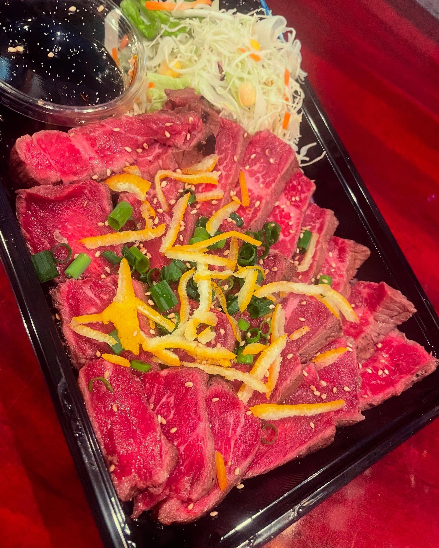 夏はサッパリ
黒毛和牛の叩き

最近テイクアウト 店内 どちらも良く出ます

お酒のアテに是非