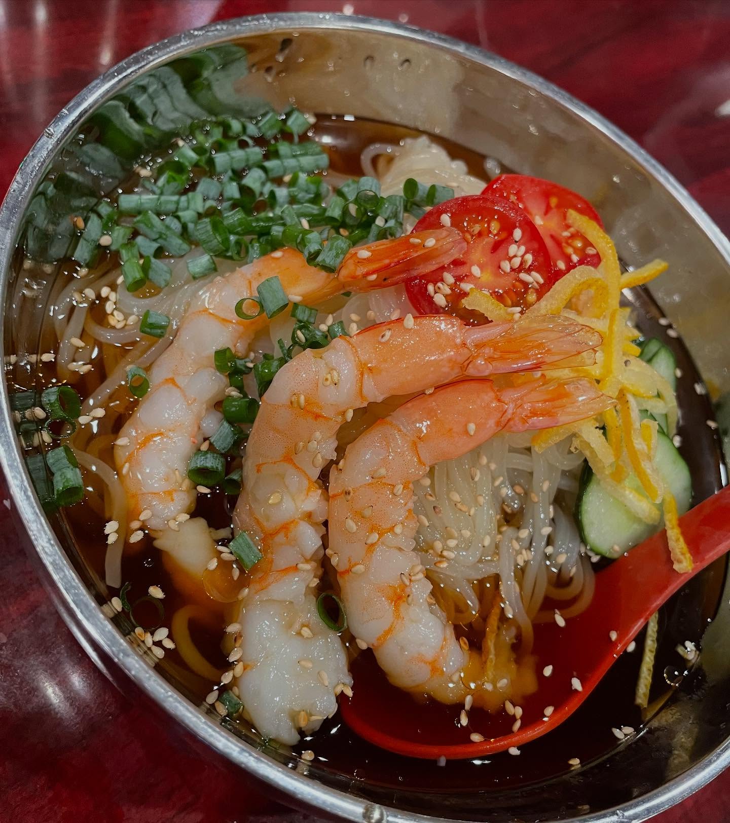 海老🦐冷麺🥰人気です

手作りの特製和風出汁
盛岡冷麺と合わせた冷麺です

暑い日には是非