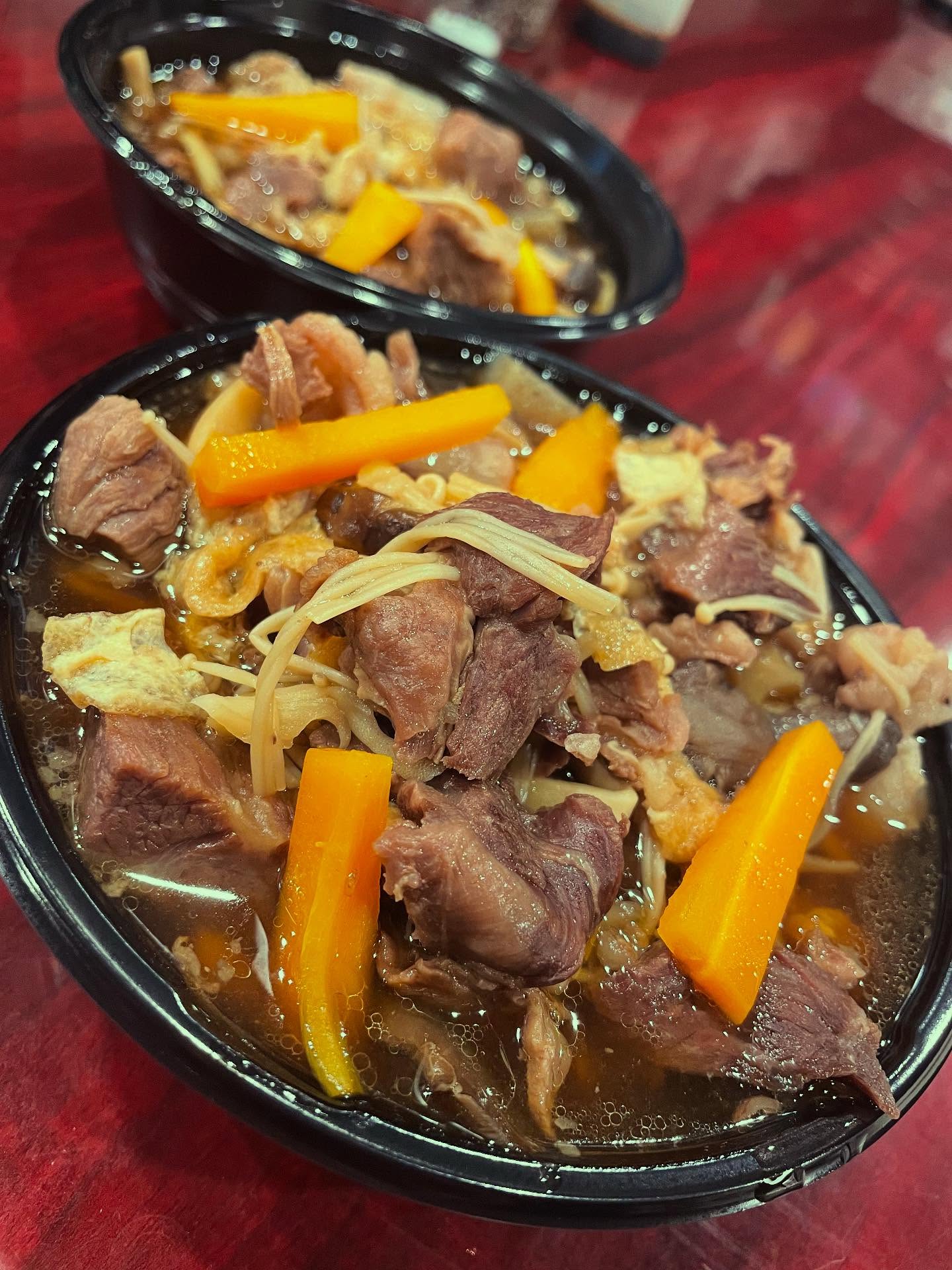 朝晩は秋を少し感じて来たので

明日

牛肉と秋野菜のうま煮🥰
販売致します

具材11種類のうま煮です

小500ｇ位 600円
大900ｇ位1000円

ご飯のおかずや、冷奴にかけたり
うどん煮込んでも美味しいです

ぜひご利用ください