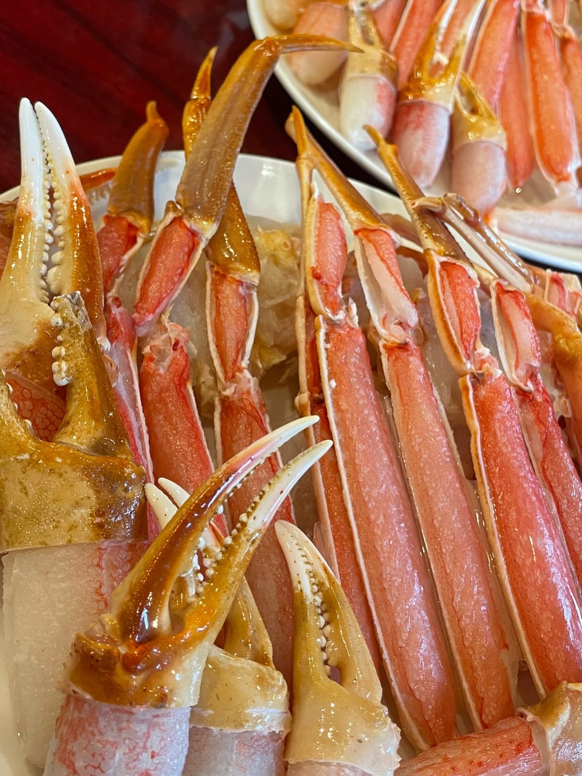 今月から蟹🦀すきしゃぶ始まります🥰

10/10(金)よりスタートです

予約入って来ているので
冬の椿苑は

出汁の美味さと温まりに来てください🥹

生蟹を出汁でしゃぶしゃぶ🦀
更に美味出汁につけて食べるのが椿苑style

旨味の詰まった鍋出汁は、雑炊やラーメンまで食べて欲しいです🥺

食べきれない場合は、テイクアウト用パックお渡ししていますので

お家で食べてください