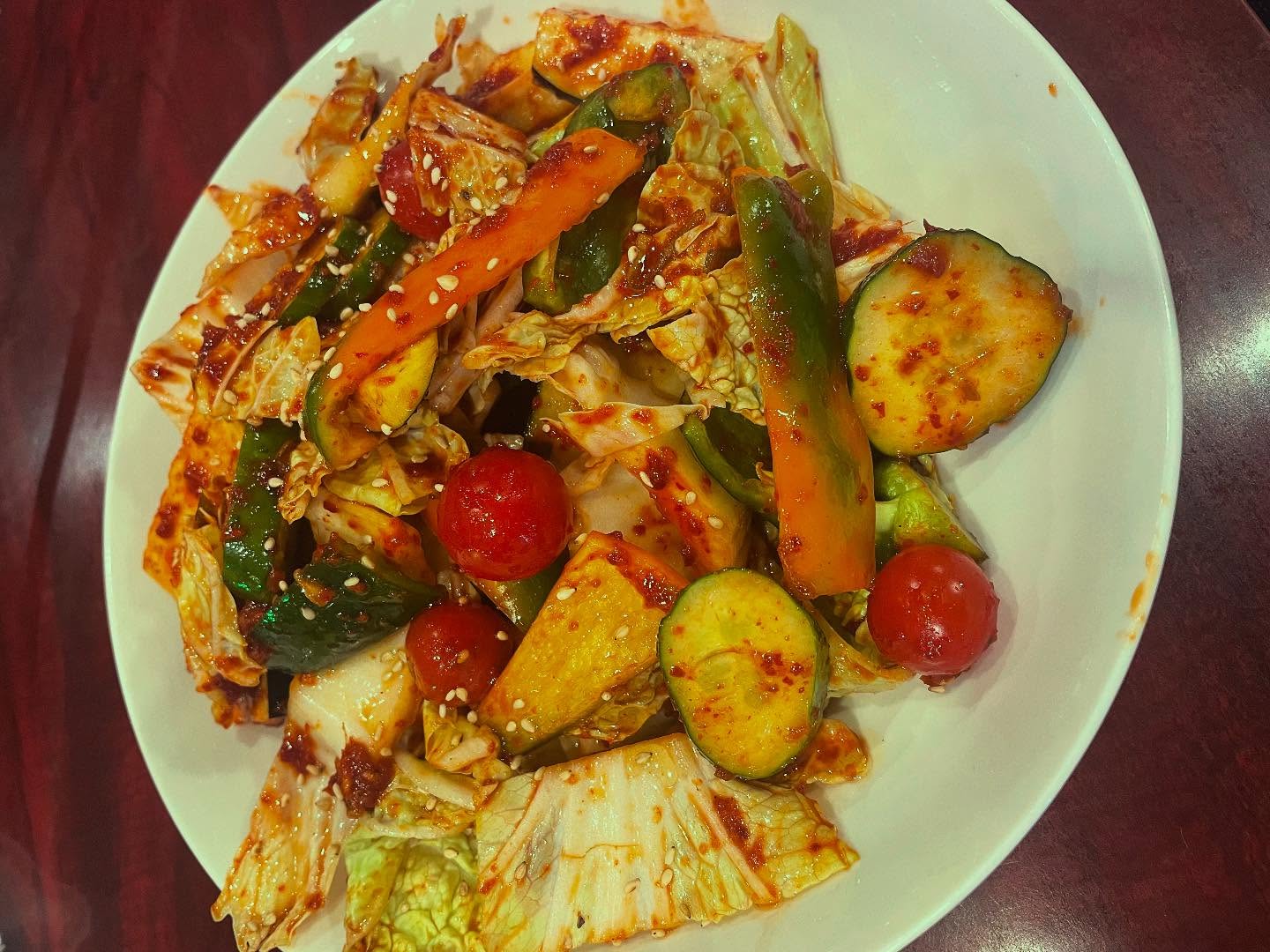 生野菜キムチ盛り合わせ🌶が大人気🥹

カップルで来店されて、特に新規のお客様がペロリと完食

ペーストテイクアウトまでして行ってくれてまるさん嬉しいです

肉沢山食べてくれるのも嬉しいですが！
料理系が沢山出ると
大変だけど‪‬ニヤニヤしちゃう

野菜の甘さを感じる生野菜キムチ🌶
ぜひお召し上がりください

  #生野菜キムチ🌶