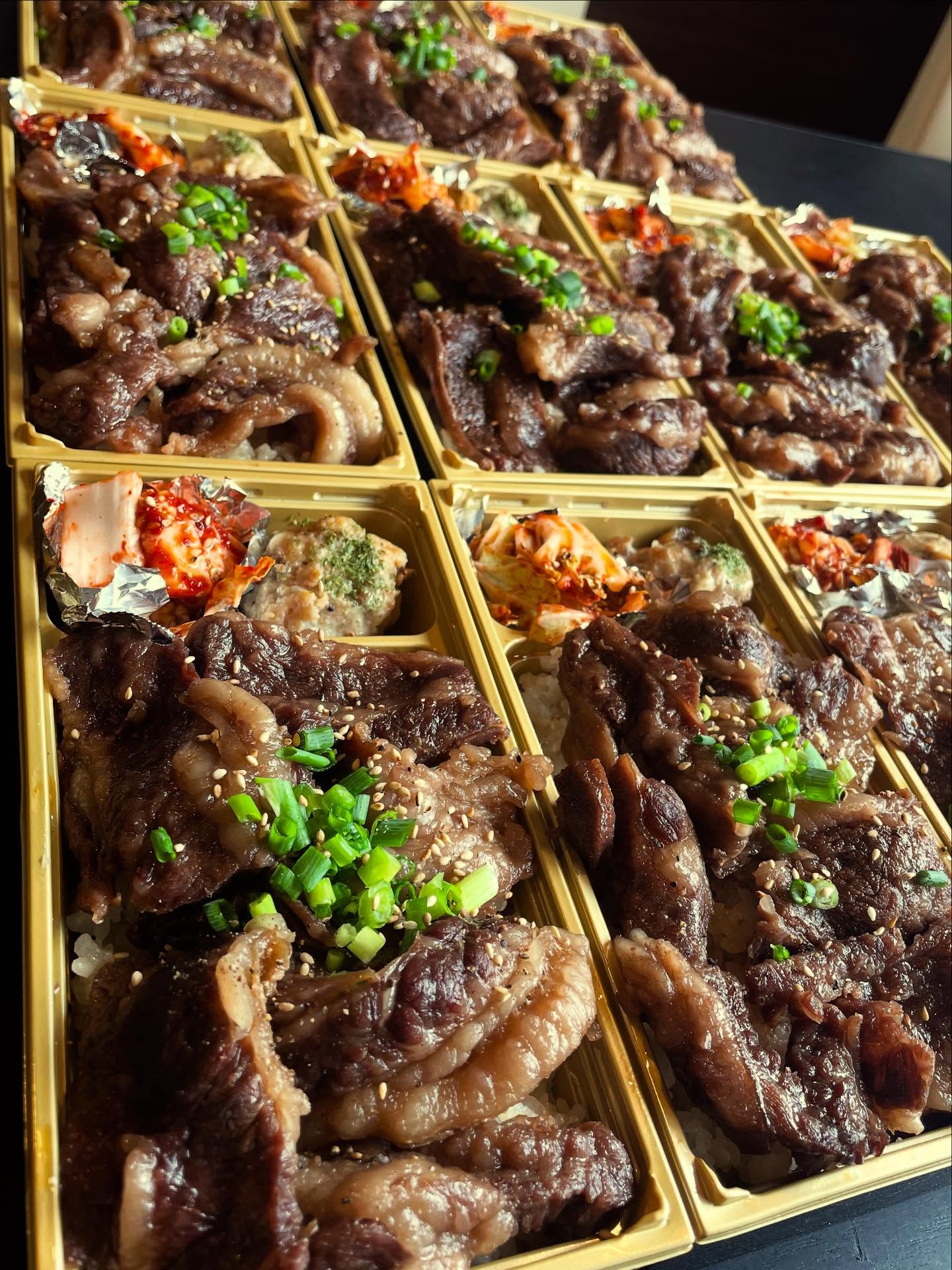 ジューシー肉厚カルビ弁当

今日は出前に³₃

昼間のお弁当も事前予約にて承っております