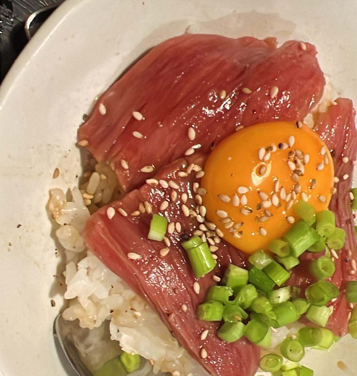 ザブトンのTKG🥰
サッと加熱のレアユッケ丼的なメニュー

〆に是非お召し上がりください

本日早い時間がガラガラです
後半混んでますので

早くからのご来店お待ちしてます