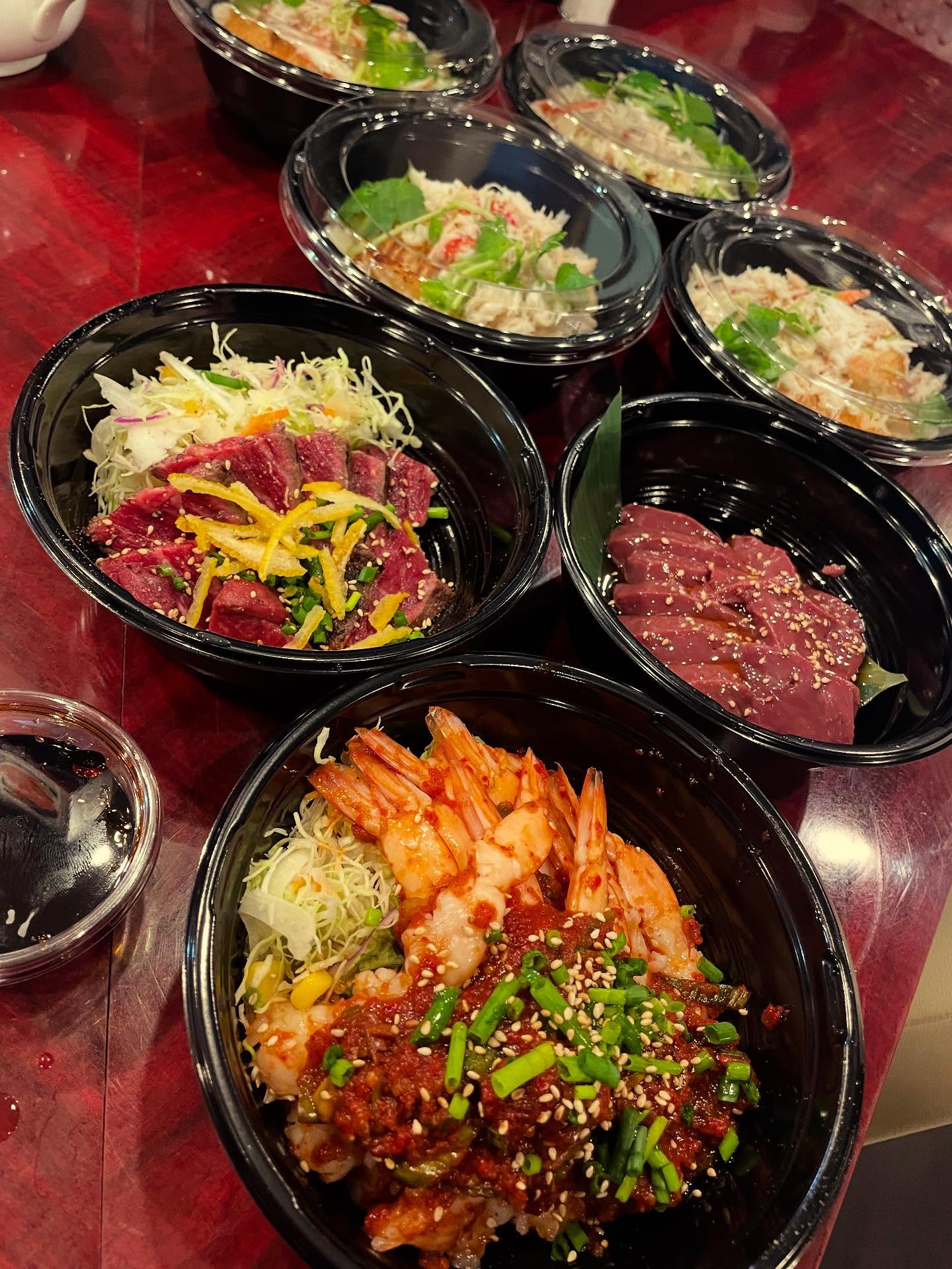 昨日は、焼かないお家で椿苑テイクアウト沢山ご利用ありがとうございます

昨日の蟹🦀出汁飯は好評で🥰

ほんと出汁濃くて美味い飯でした

次回やる際は是非

単品料理のテイクアウトや1キロおかずも多数ありますので

お家で椿苑も是非ご利用ください