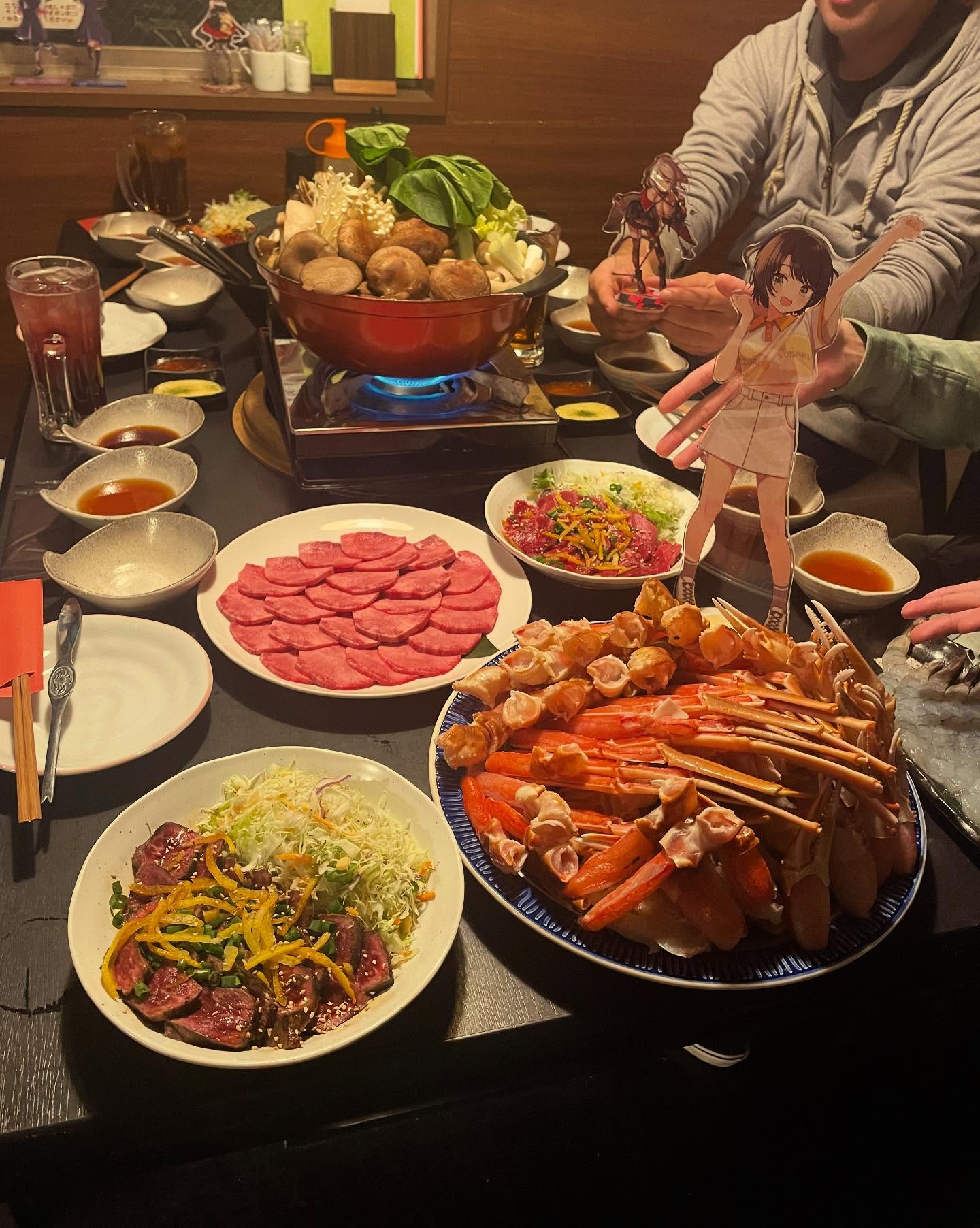 椿苑ガチ勢の焼かないオフ会

久しぶりに福島からの常連様

沢山食べて頂き
ありがとうございます

蟹しゃぶにタンしゃぶ
海老しゃぶ🦐から海老キムチ🌶冷たい海老マヨ＆チリ

すげー量でした

楽しく過ごして頂きありがとうございました