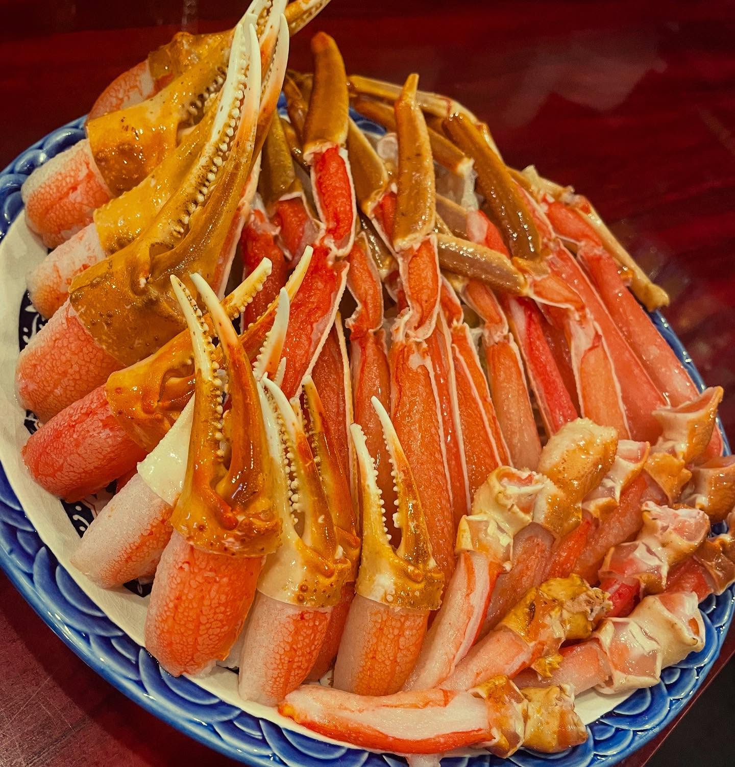 先月から始まった
蟹すきしゃぶ🦀

沢山ご予約頂きありがとうございます

甘い蟹と🦀旨みの詰まった濃い出汁🥹
締めは是非雑炊食べて欲しいです

出汁余った場合は、テイクアウト可能ですので

翌日に楽しんでください

今日も蟹🦀しゃぶ楽しんでください