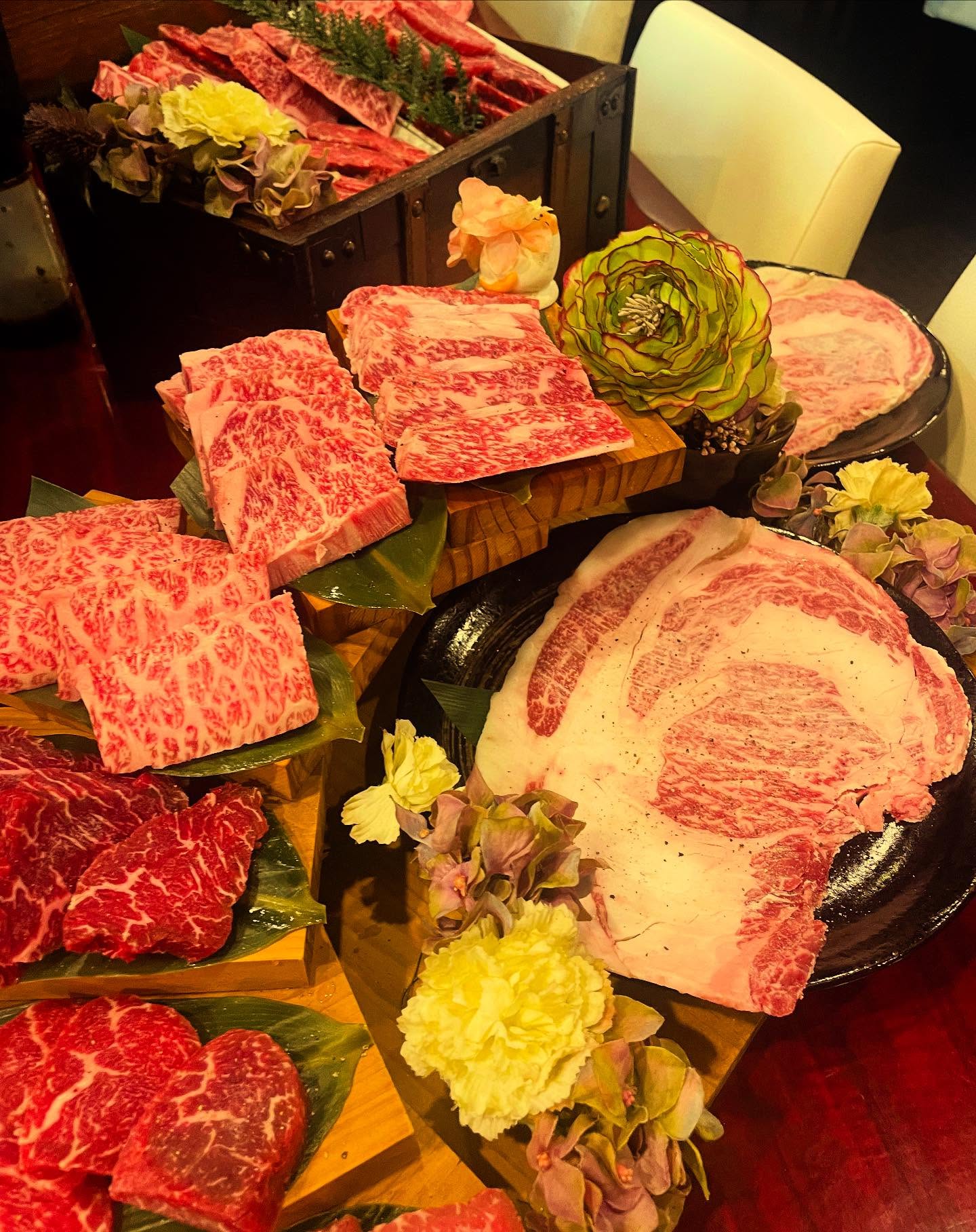 仲間内の忘年会に

階段盛り＆宝箱盛り
増えて来ました

仲間とワイワイ盛り上がって
お食事楽しんでください