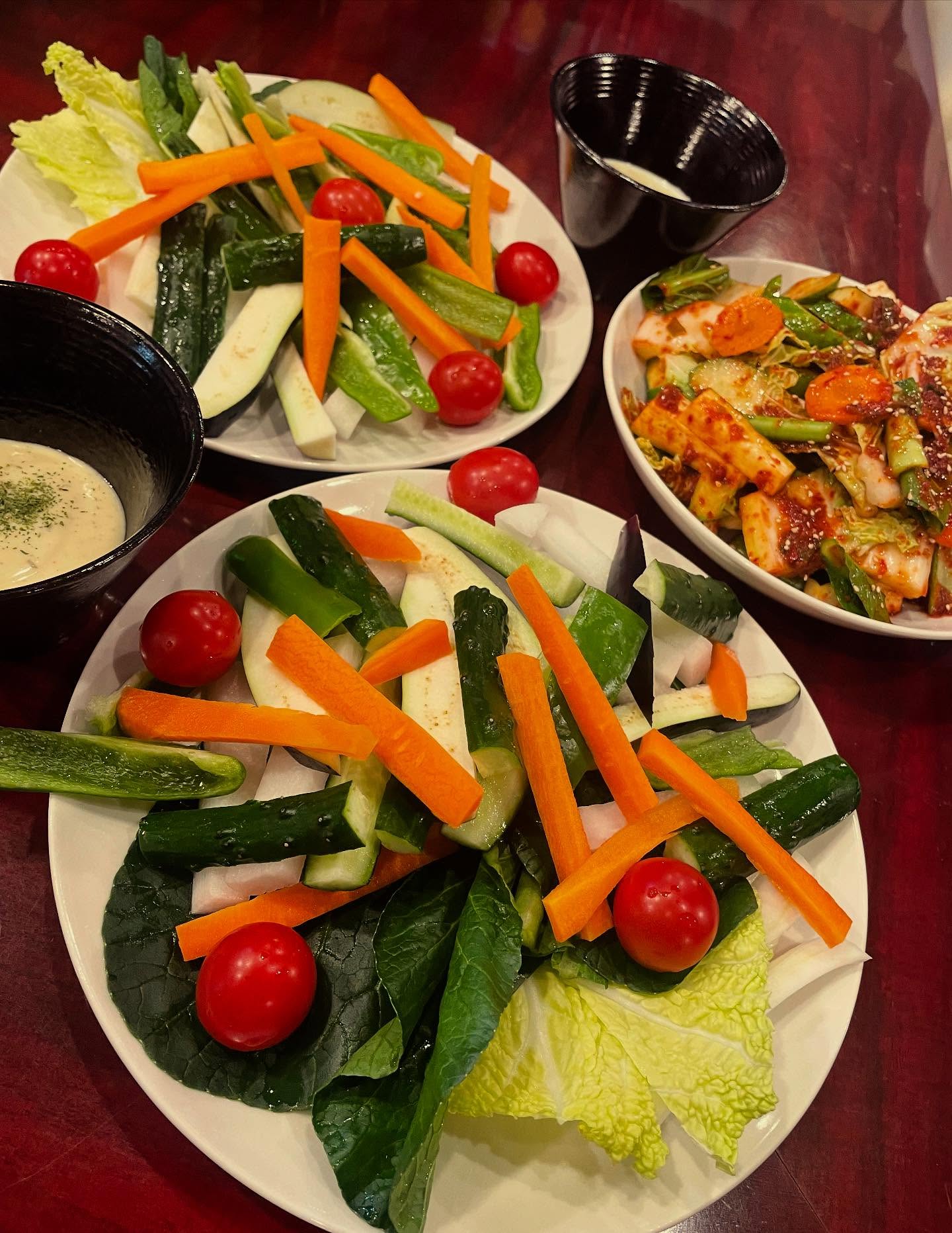 えーっと
焼肉屋なんですが！
野菜が沢山出ます🥒🥕🥬🌶

無くなった野菜ディップもリクエストあればやります

肉もあるよー🤣笑笑
