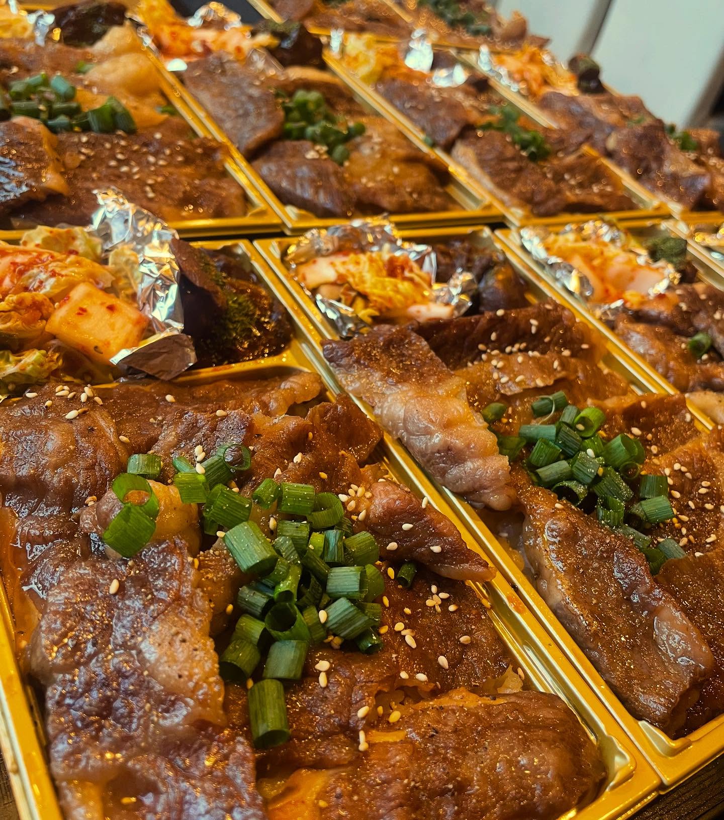 最近金曜日のお弁当が多いなぁ

今日も昼から頑張っております

本日 満席
20時までのご利用であれば1テーブルご案内可能です。

明日から火曜日まで空席僅かになっています。
来店前確認よろしくお願いします┏○