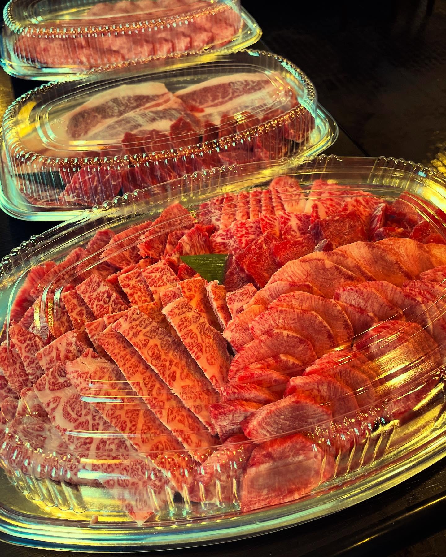 成人式はお家で焼肉

今年のお正月休みは短かった分
今週末の連休に休みをずらした方も多いようです

毎年この時期テイクアウト肉のご注文増えます
お好み ご予算に合わせて作りますので、お気軽にお問い合わせください