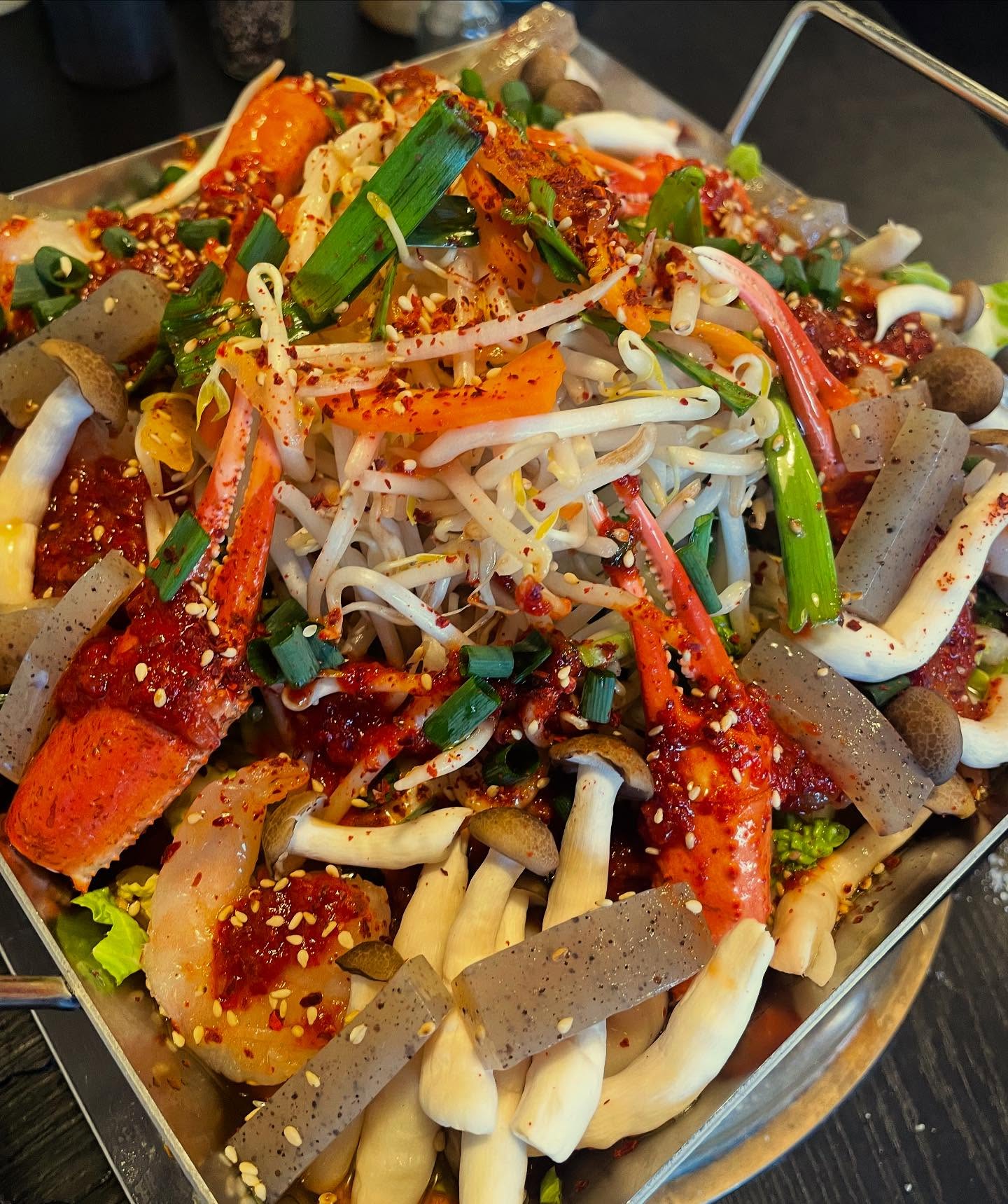 明日から販売

海鮮🦐🦀‎チリトリ鍋Red🌶

寒ーい2月を汗だくになるくらい
温まろう🥰

2月のみの限定メニューになります

ご予約お待ちしております