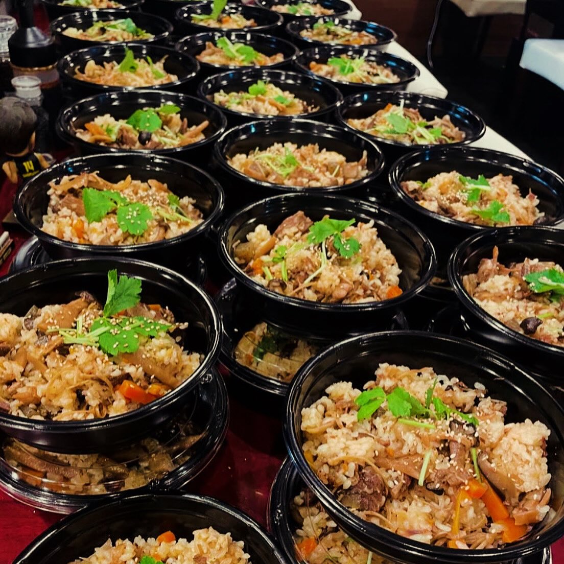 明日は、焼肉屋さんの炊き込みご飯の日です

今年初炊きです🥰

11種類の具沢山🥹

ついつい食べちゃうと止まらないご飯です

是非ご利用ください