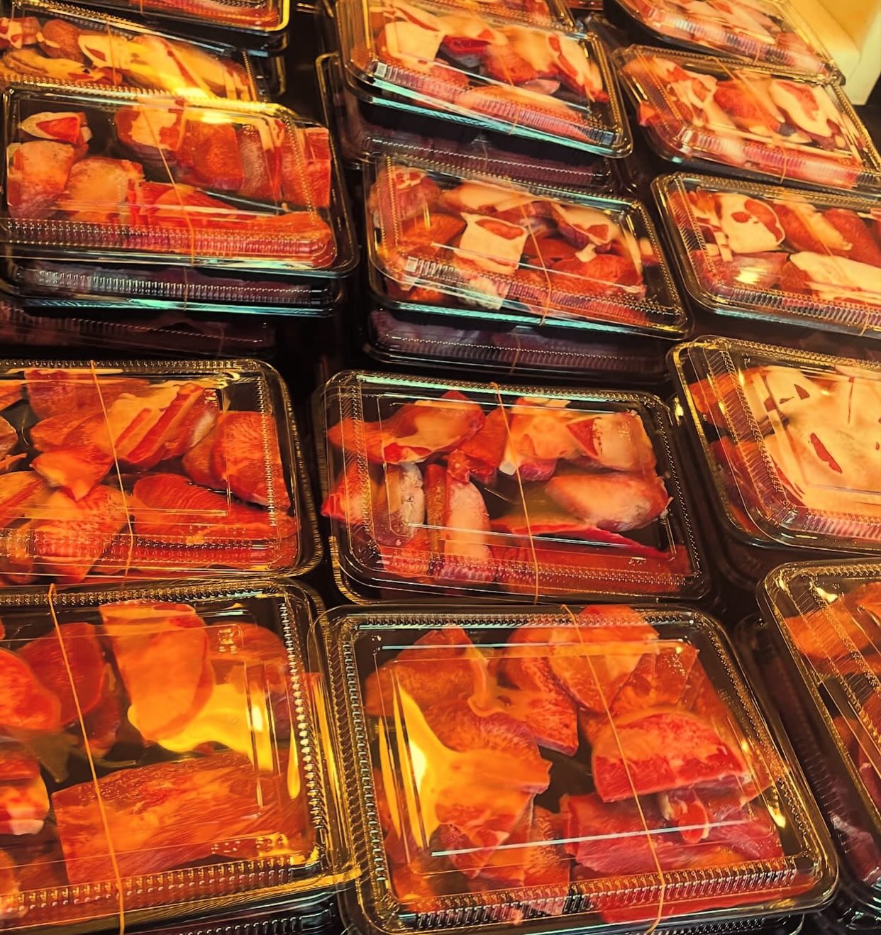 2月のタン祭りは
2/24火曜日に行います
今日より
事前予約受付中です
今回 牛タン中落ち30パック
300~400g
通常約3000円→1000円
タンシチュー20パック(1キロ入)
通常1944円→1000円
お渡しは14時~
お会計は現金のみとなりますので
よろしくお願いします。
ご予約お待ちしております