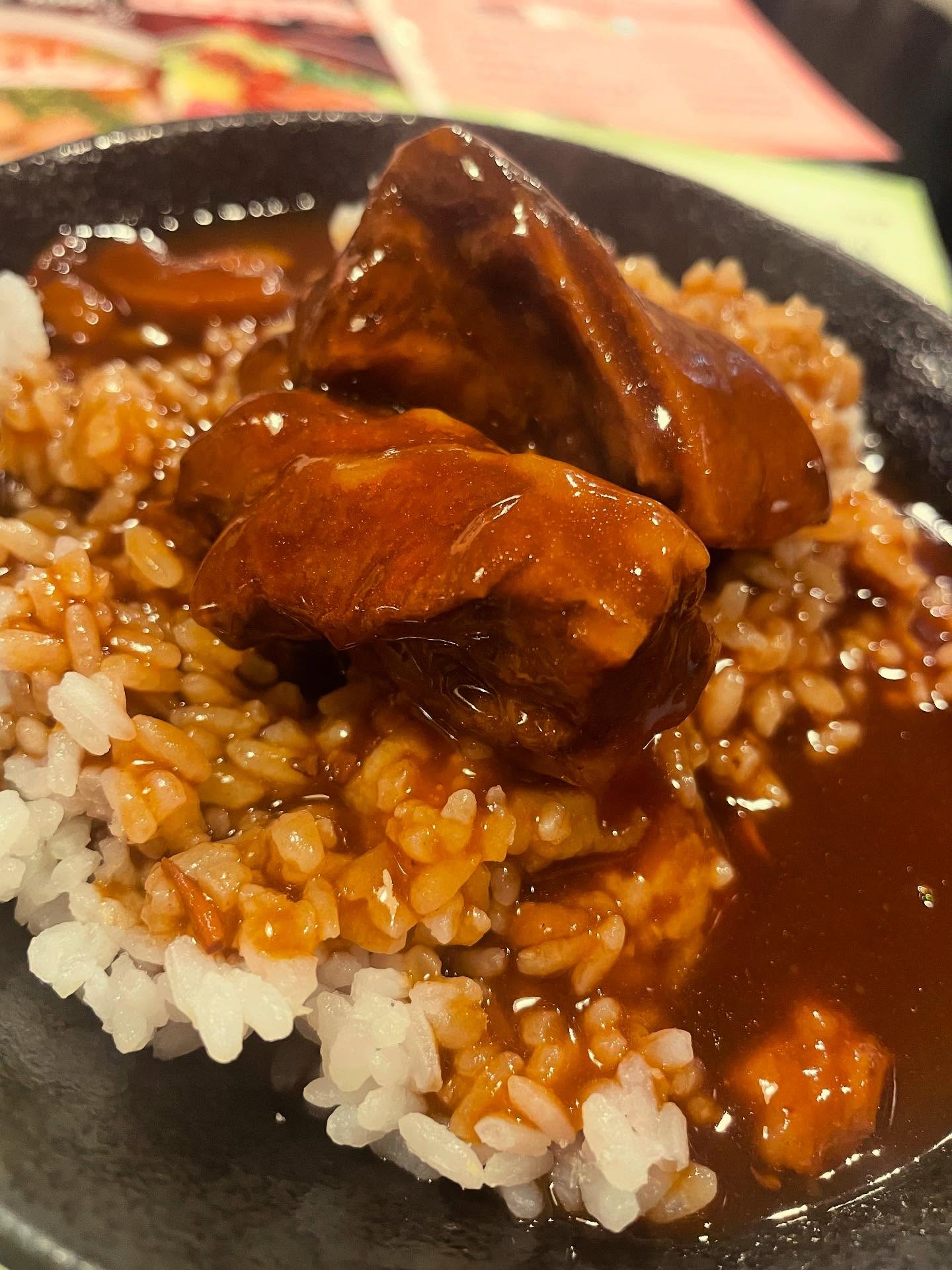 ホロホロ🥰柔らかいビーフシチュー完成しました

昨日はお先に賄いで

煮る際には、沢山出るお弁当で使った
牛の旨味たっぷりの出汁も入れています🥹

美味さ抜群なので
ぜひお試しください