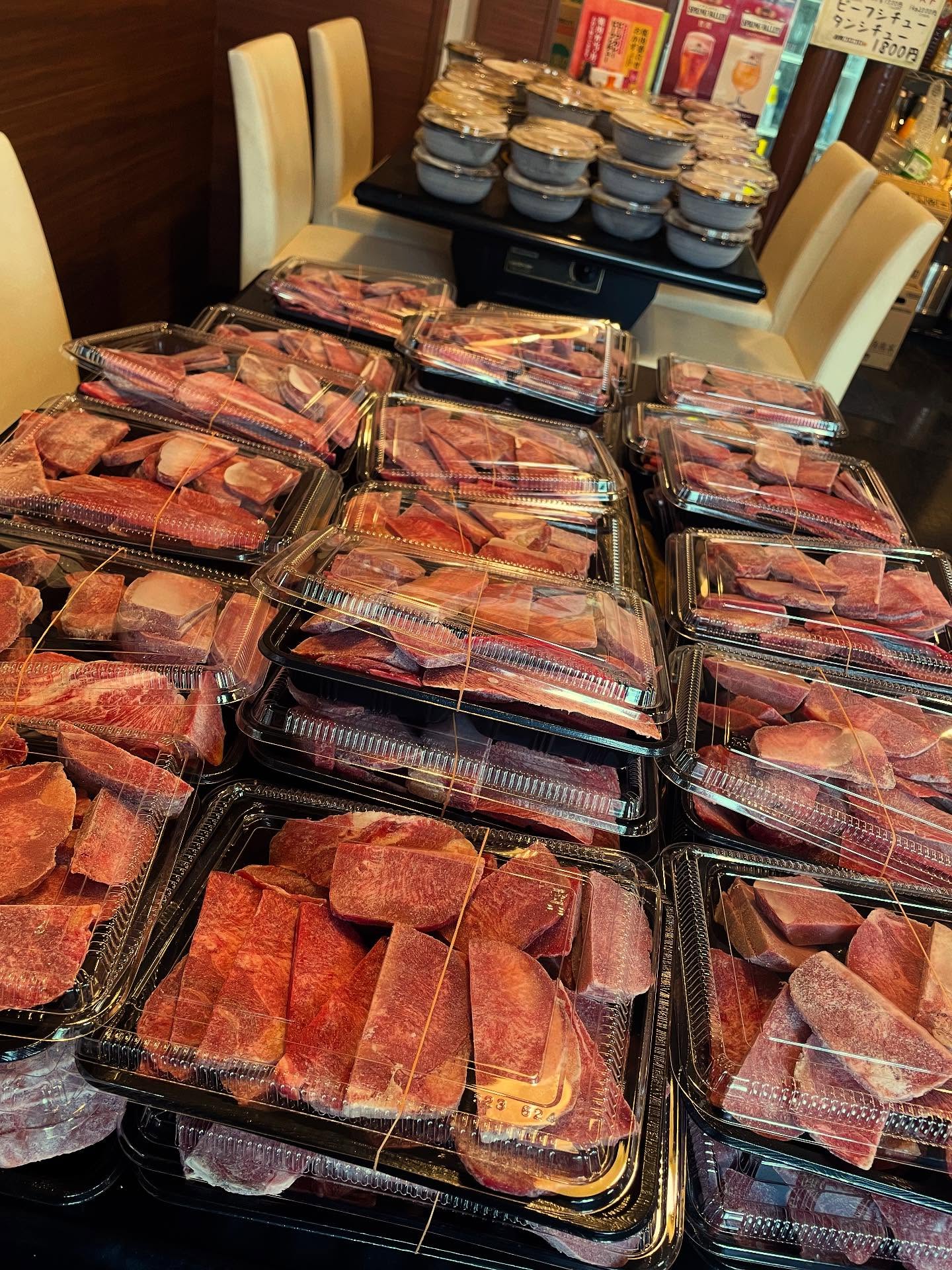 3月のタン祭りは
3/30(月)に行います

今日より
事前予約受付中です

今回 牛タン中落ち30パック
300~400ｇ
通常約3000円→1000円

タンシチュー20パック(1キロ入)
通常1944円→1000円

お渡しは14時～
お会計は現金のみとなりますので
よろしくお願いします。

ご予約お待ちしております