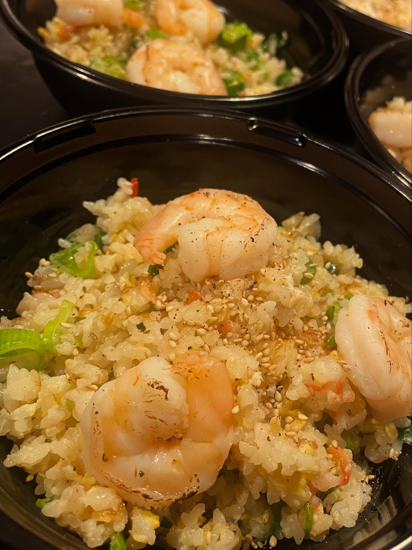 明日はぷりぷり海老🦐焼き飯
販売します

1パック700円

まるさんが食べたくて作るシリーズ🤣
です(*`･ω･)ゞ

ご希望の方はDMください