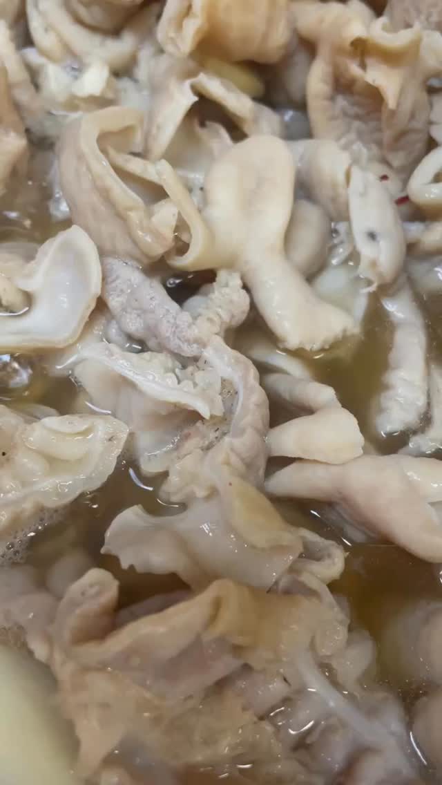 今日は塩もつ煮仕込みます

塩もつ煮リピーターの方は出来たてをどうぞ

今日は予約が0️

ゆっくり過ごせますので
ご来店お待ちしてます