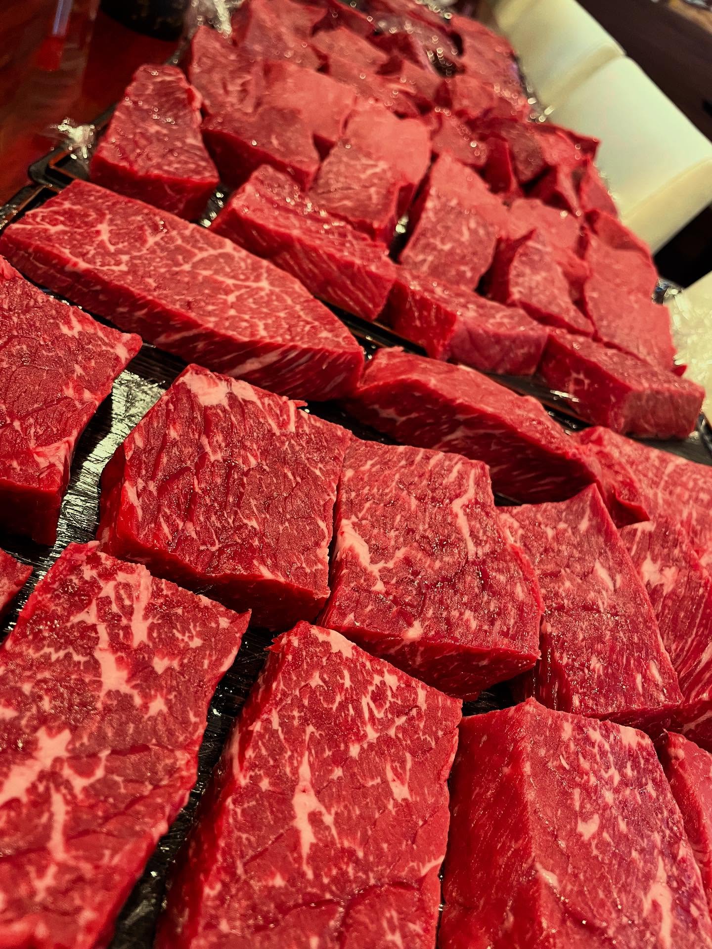 黒毛和牛の叩きは、内ももを使用しています
旨みの濃い赤身の味わいをお楽しみください