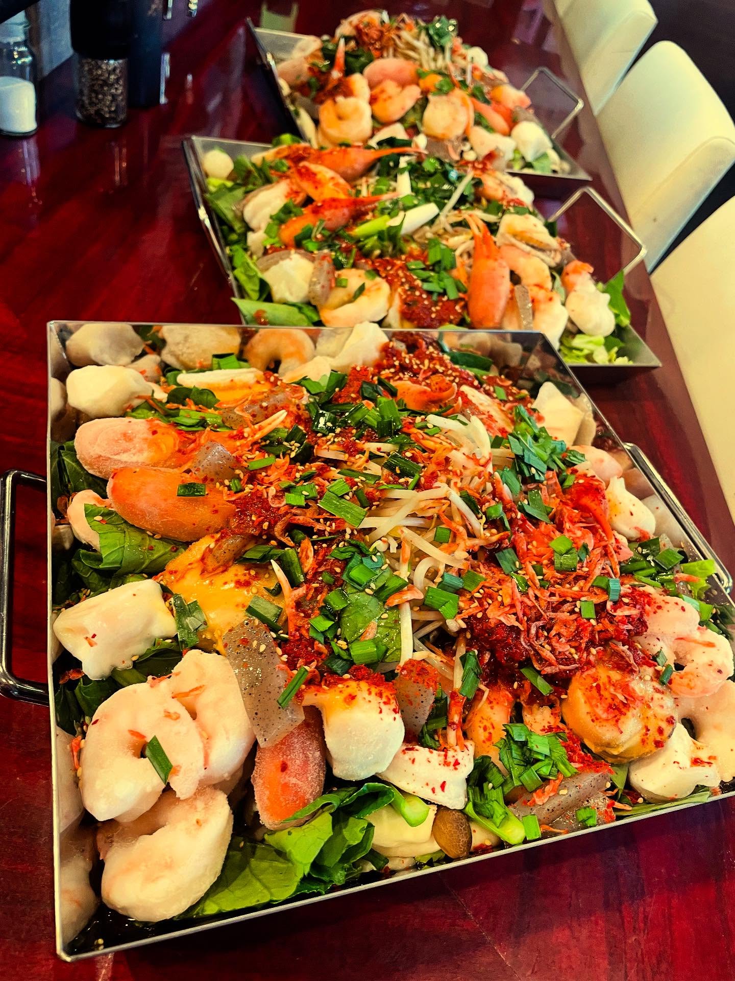 チリトリ鍋人気出てきました

昨日は団体様などに沢山利用して頂きました
ご飯やお酒にも合い
お肉の合間に楽しんで頂けます

仲間とワイワイ飲みながら是非ご利用ください