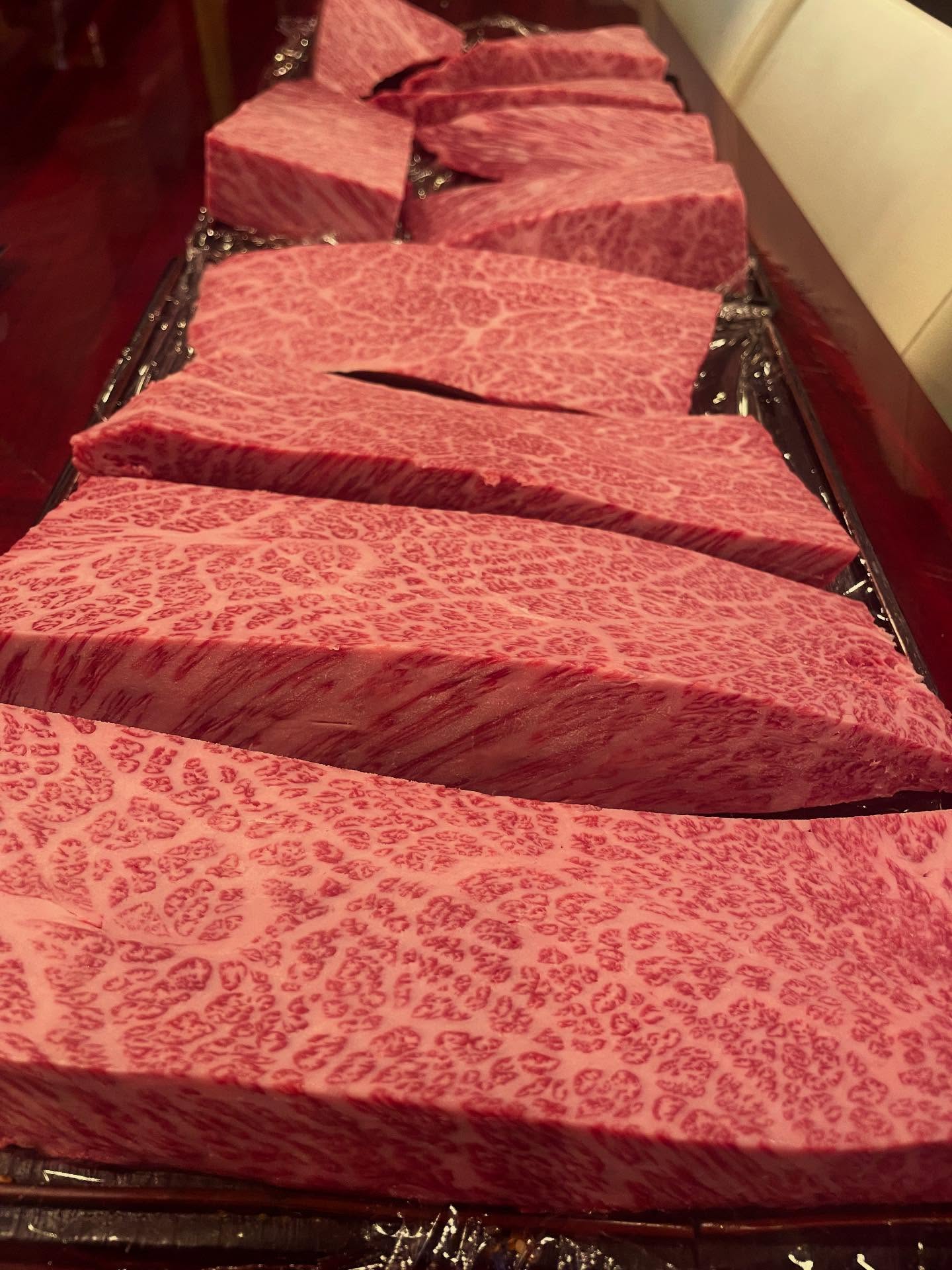 切り出し曲がった

今回も良きザブトン入荷中🥹

是非お召し上がりください

今週末
金曜日 土曜日空きあり
日曜日 満席
となります

来店前確認よろしくお願いします