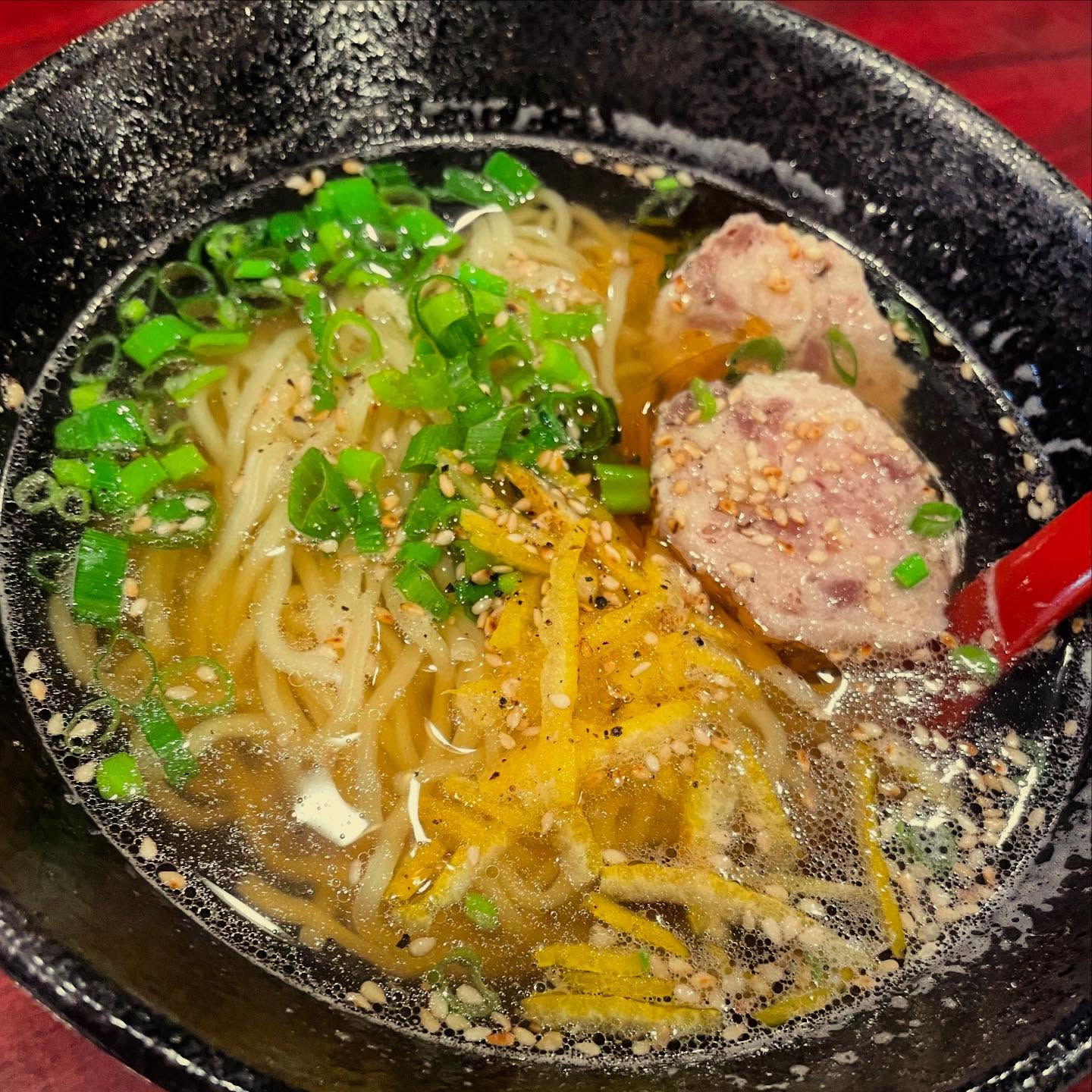 濃厚鶏出汁ラーメン

牛タンつくねを何度も何度も作って
鶏の濃厚エキスで作ったラーメン
シンプルだけど美味い🥰

ご希望の方はお声がけください