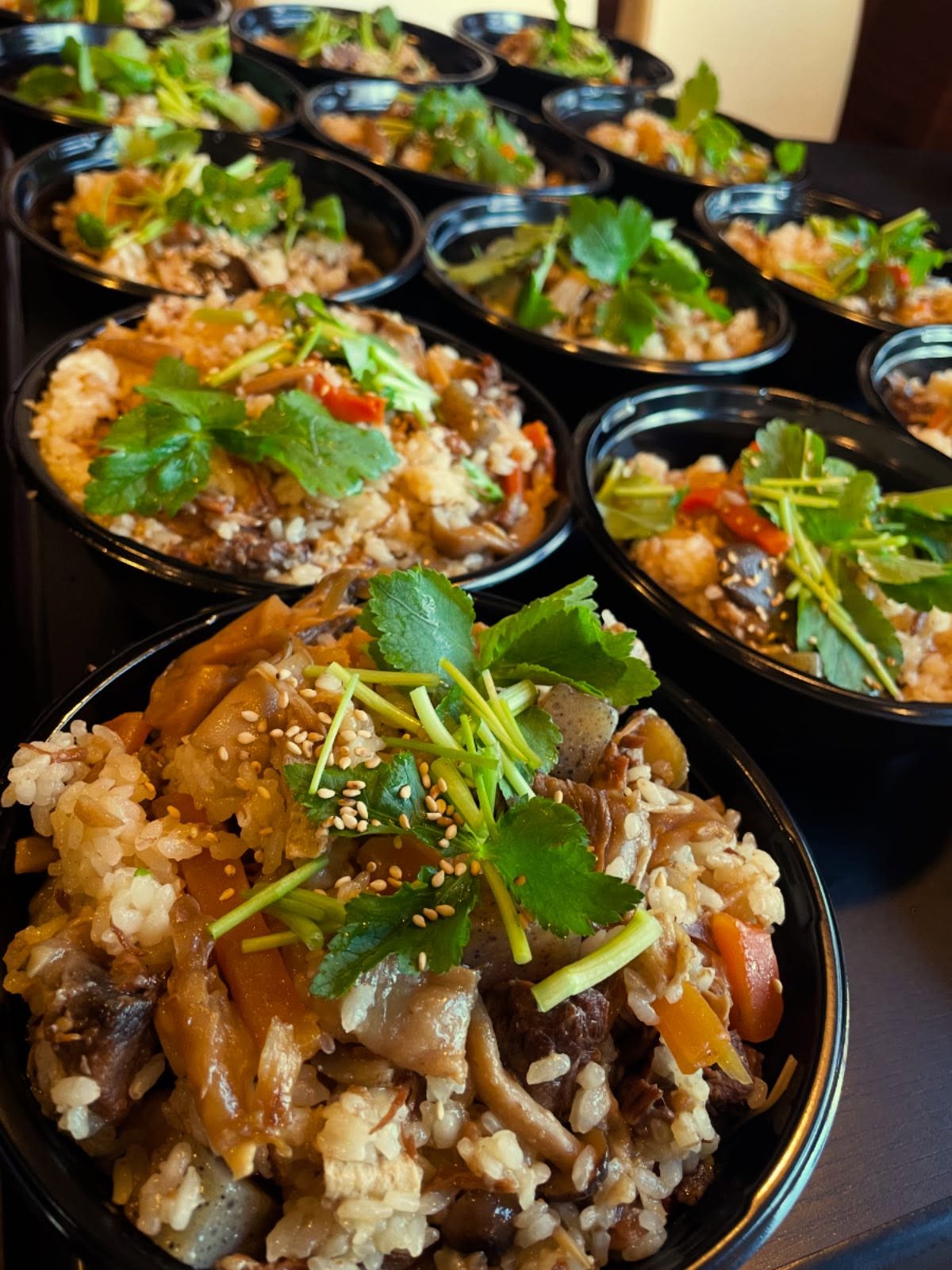 明日は焼肉屋さんの炊き込みご飯

あります

並盛700円
特盛1000円(約倍量)

ご希望の方はDMください

カルビクッパの素も販売中です
夕飯のお供に是非ご利用ください