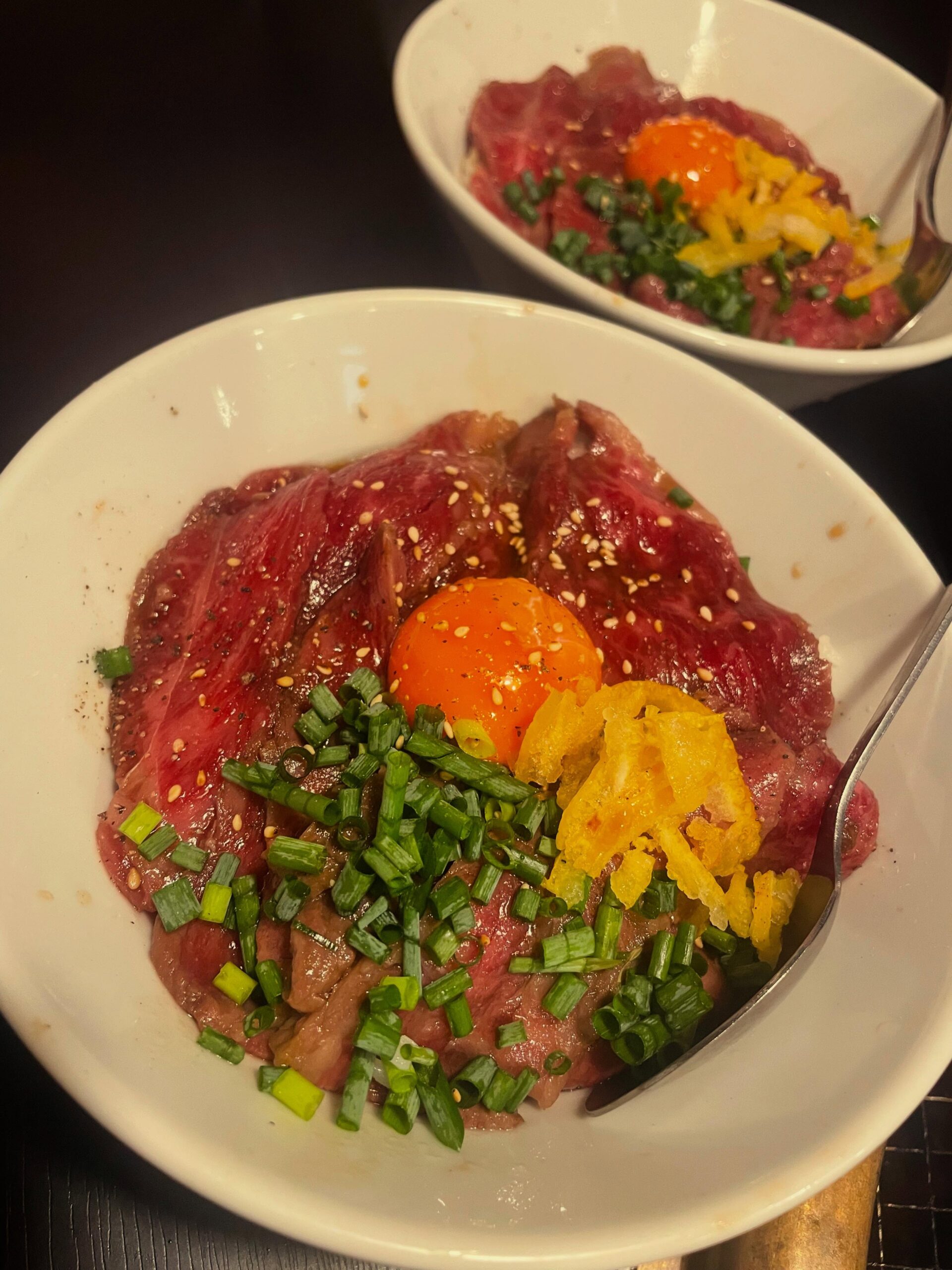 ザブトンのレアユッケ丼🥰

先日肉ガチ勢のお客様の卓で頼まれた
リクエストメニュー

ザブトンをすき焼き風出汁でサッと加熱して️

タレと卵黄を絡めて食べるスタイル

うめーんだこれ🥹

ご希望の方はリクエストお待ちしてます

本日 満席となります
よろしくお願いします