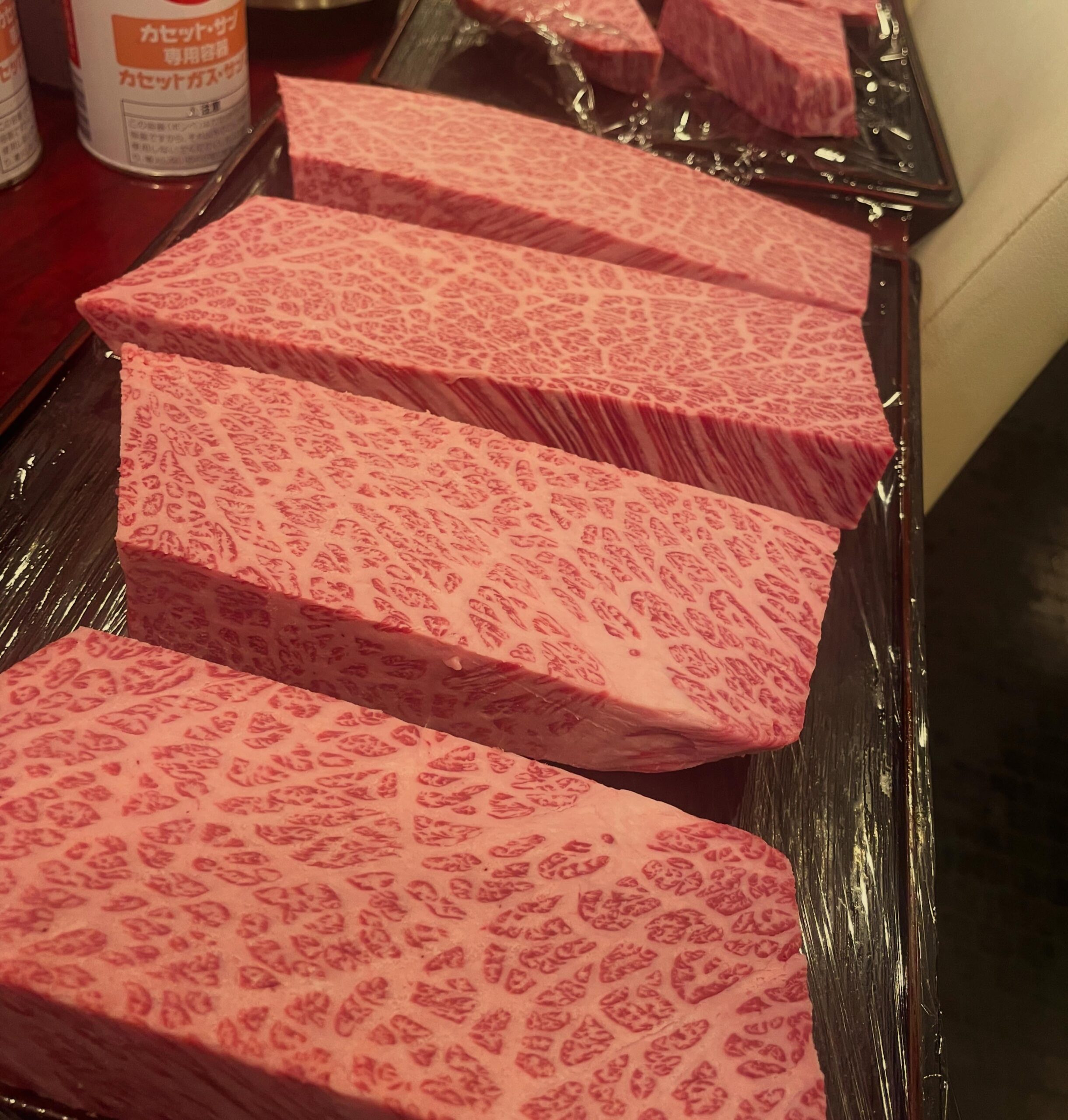 ザブトン解体しました

昨日は炙り握り目当てで来てくださったお客様もいて嬉しかったです

今回のザブトンもいいサシですので🥰
是非お召し上がりください️